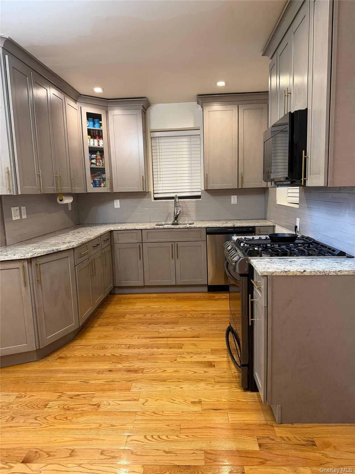 Single Family Murdock Avenue Queens, NY 11412, MLS-1009816-3