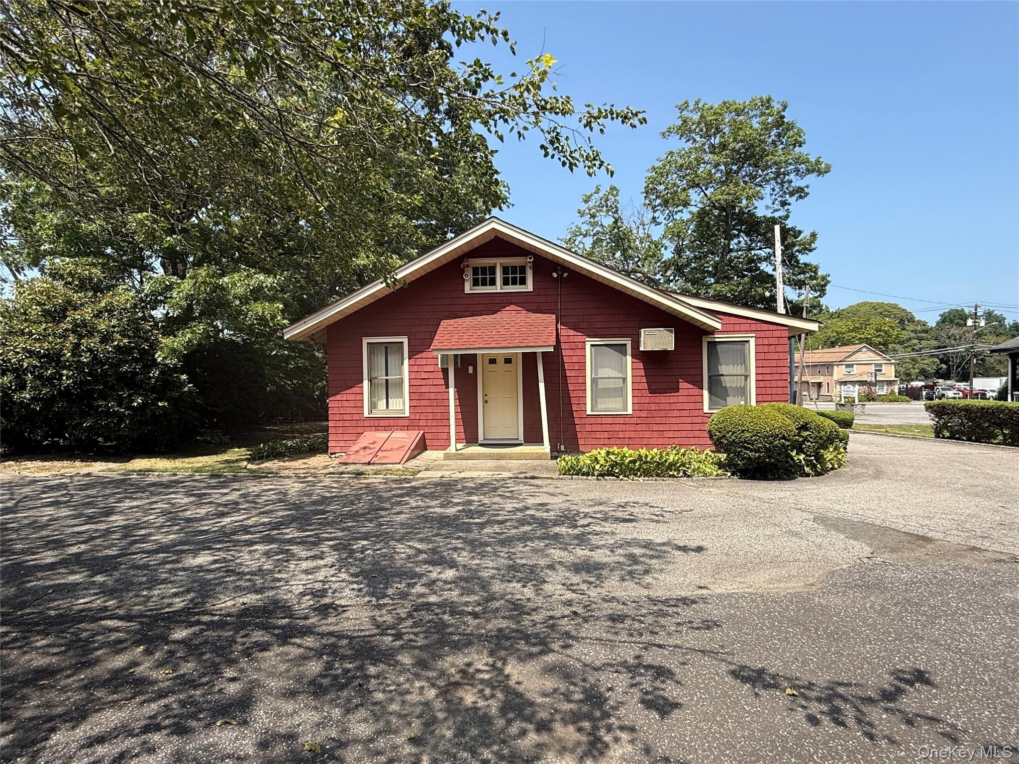 Single Family Middle Country Road  Suffolk County, NY 11720, MLS-1009819-12