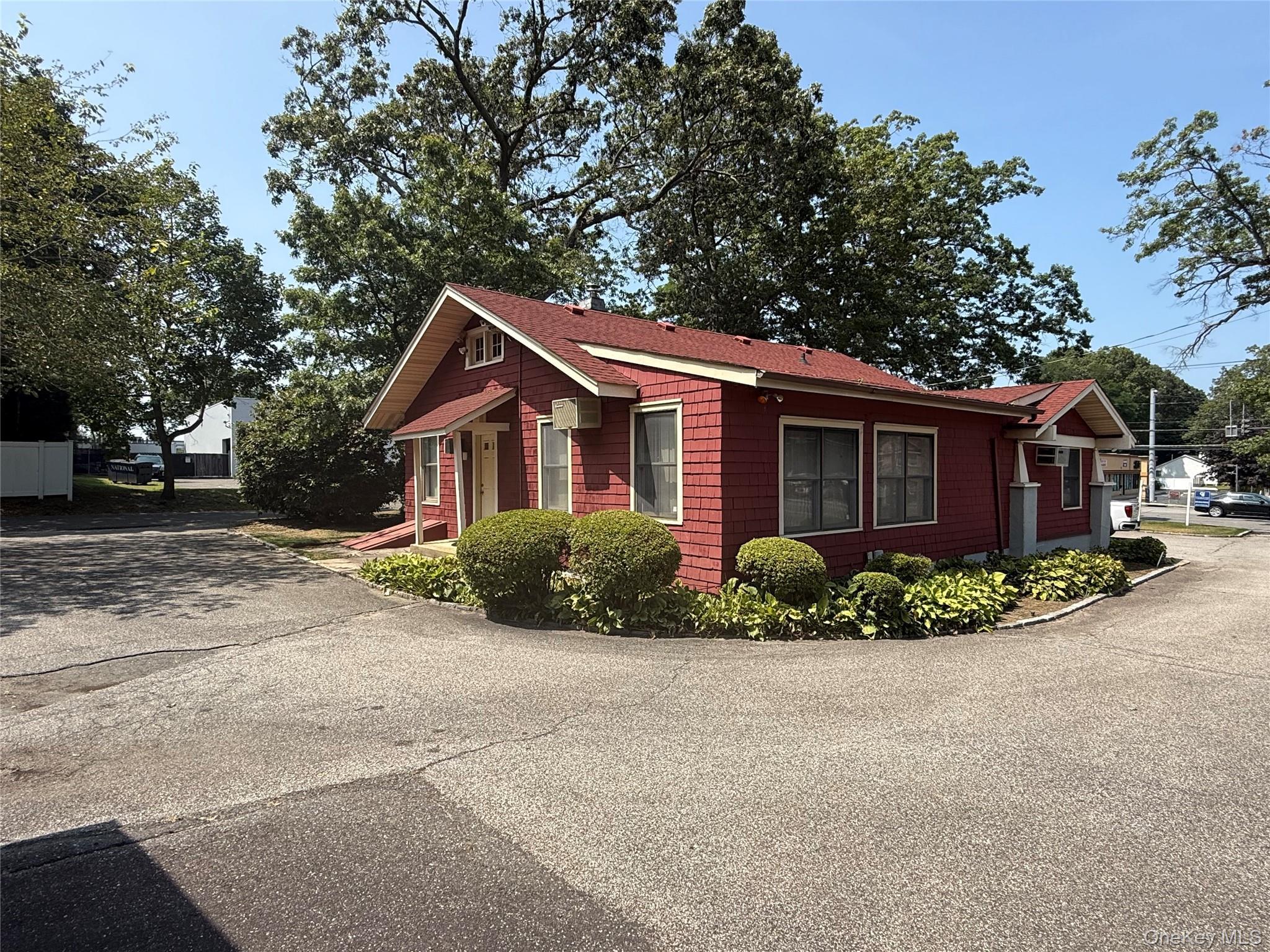 Single Family Middle Country Road  Suffolk County, NY 11720, MLS-1009819-13