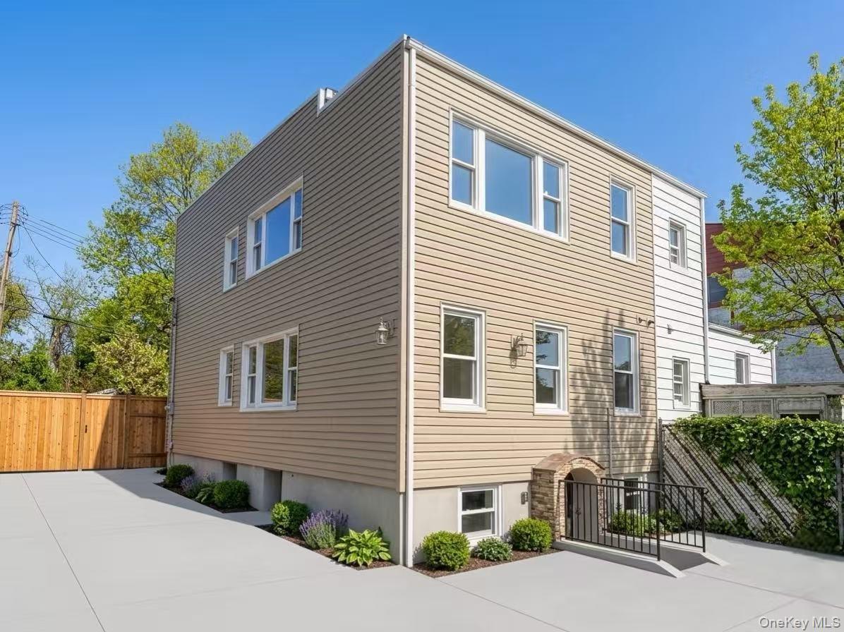 Single Family 75th Street Queens, NY 11379, MLS-1009822-2