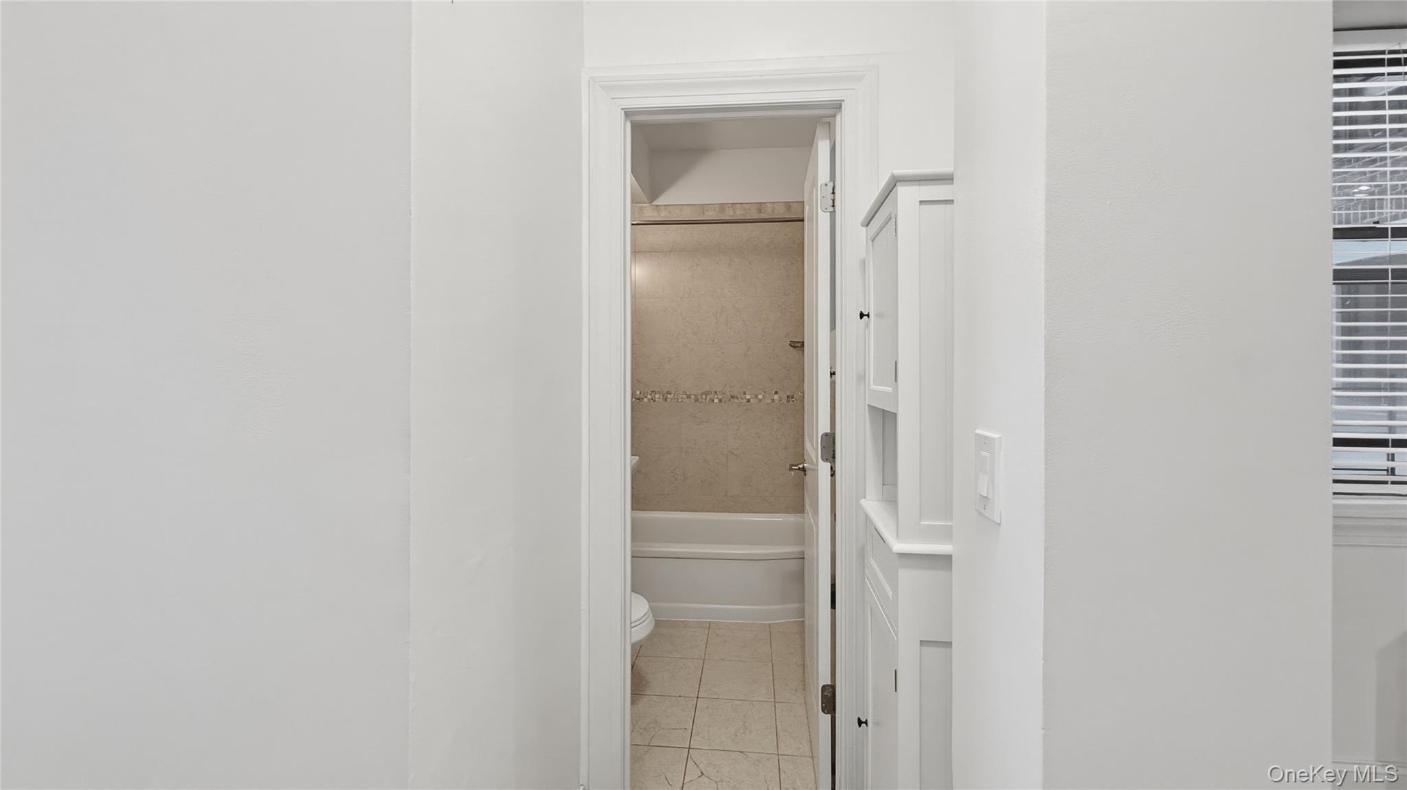 Coop Broadway  Manhattan, NY 10040, MLS-1009833-13