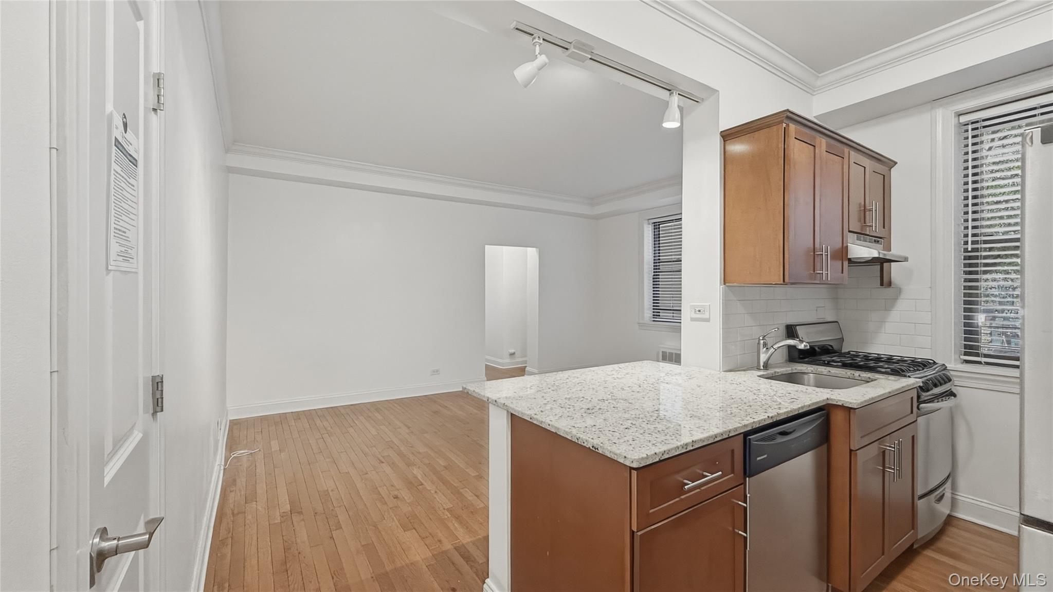 Coop Broadway  Manhattan, NY 10040, MLS-1009833-2