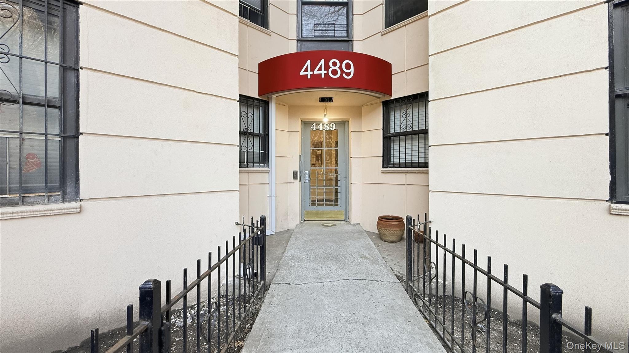 Coop Broadway  Manhattan, NY 10040, MLS-1009833-24