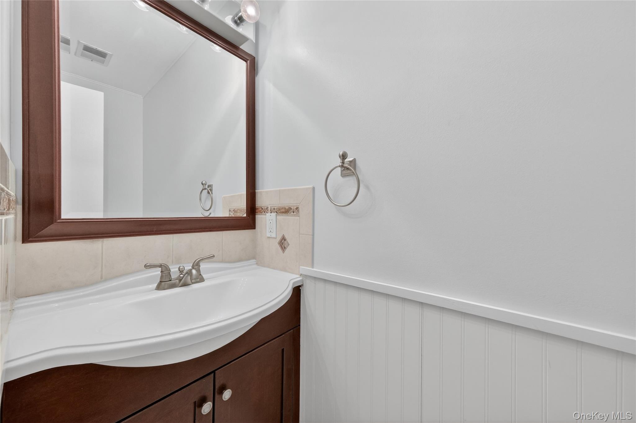 Single Family Squires Gate Dutchess County, NY 12603, MLS-1009843-17