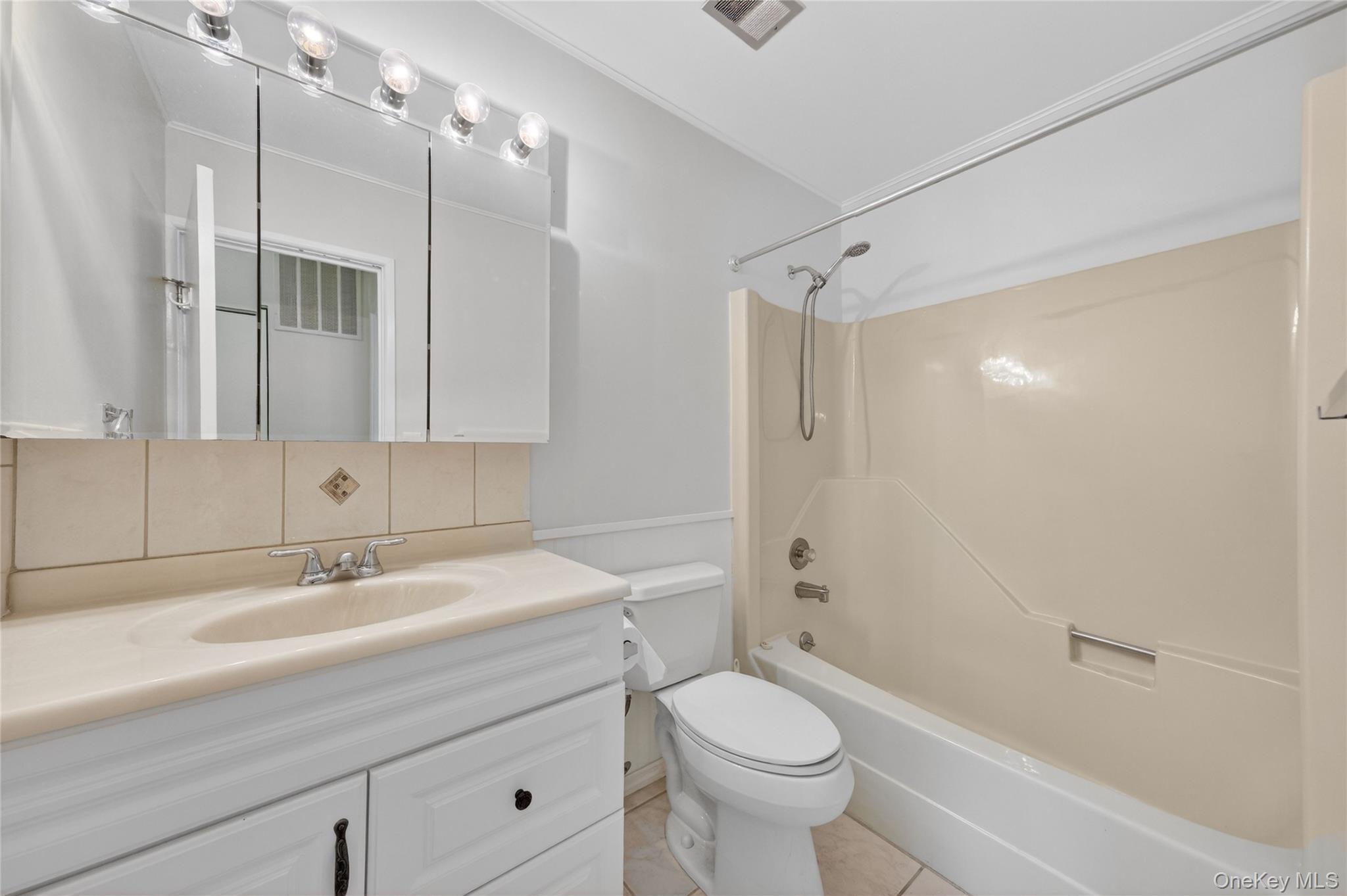Single Family Squires Gate Dutchess County, NY 12603, MLS-1009843-20