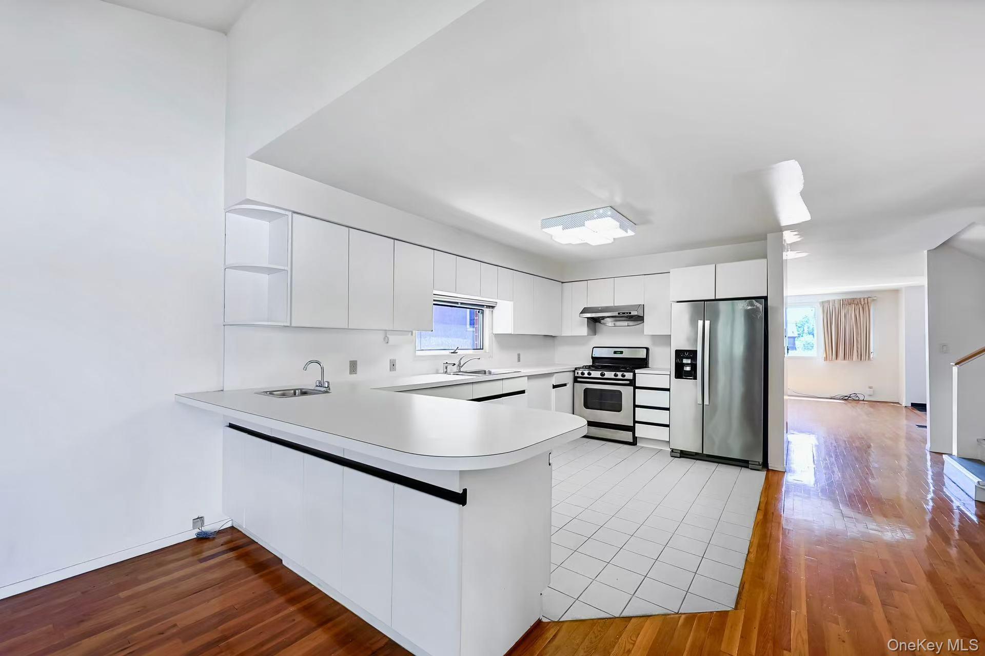 Single Family 149th Place Queens, NY 11354, MLS-1009860-15