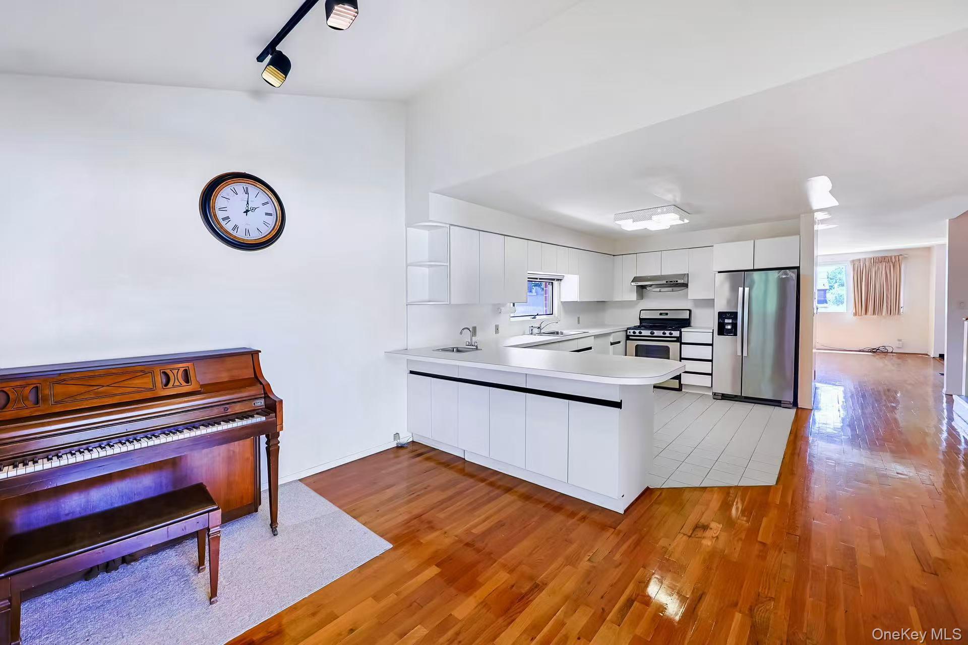 Single Family 149th Place Queens, NY 11354, MLS-1009860-9