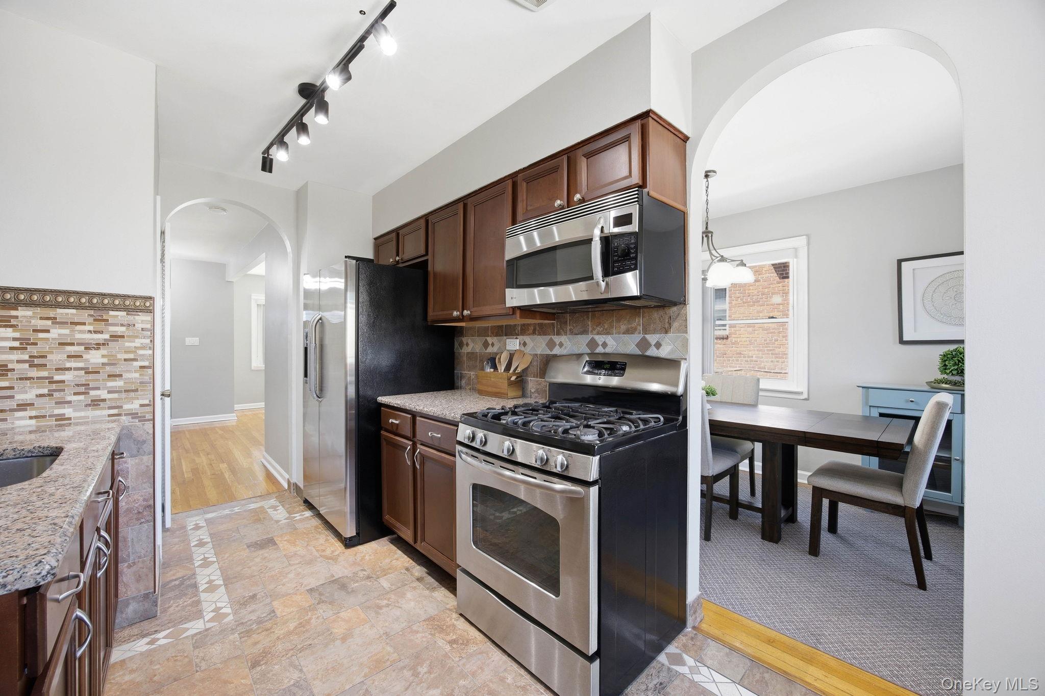 Single Family 48th Queens, NY 11364, MLS-1009915-11