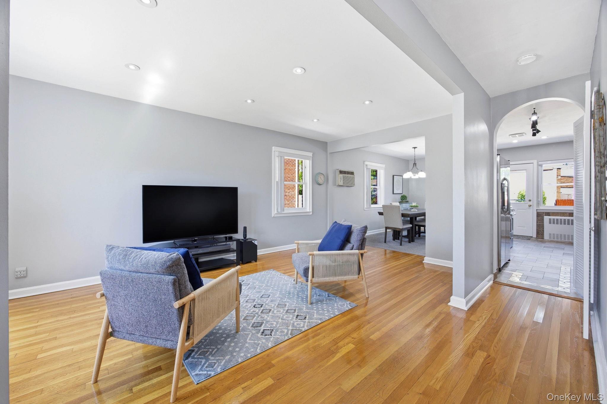 Single Family 48th Queens, NY 11364, MLS-1009915-5