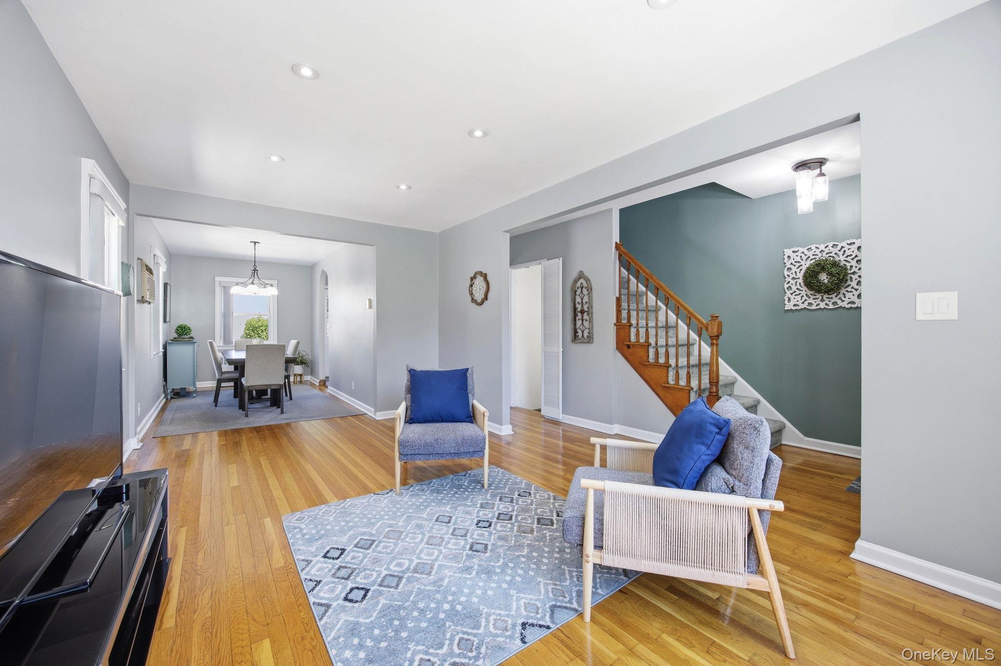Single Family 48th Queens, NY 11364, MLS-1009915-6