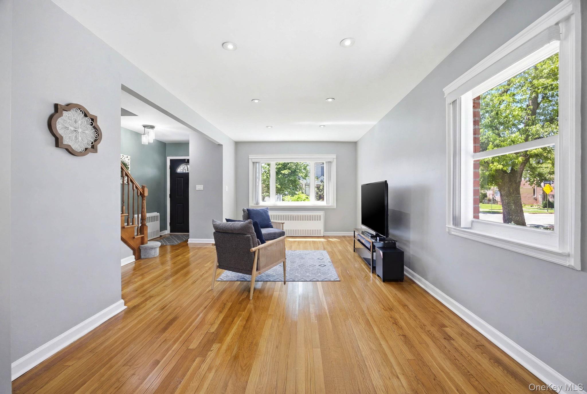 Single Family 48th Queens, NY 11364, MLS-1009915-7