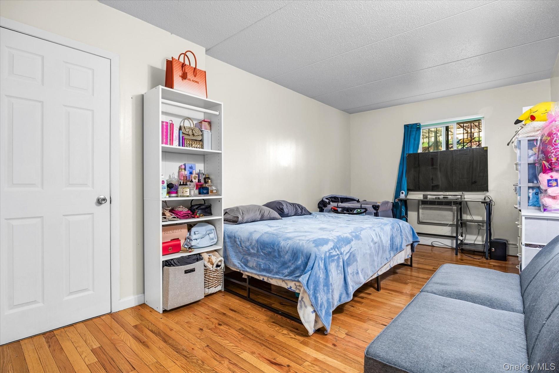 Single Family Washington Bronx, NY 10457, MLS-1010022-14