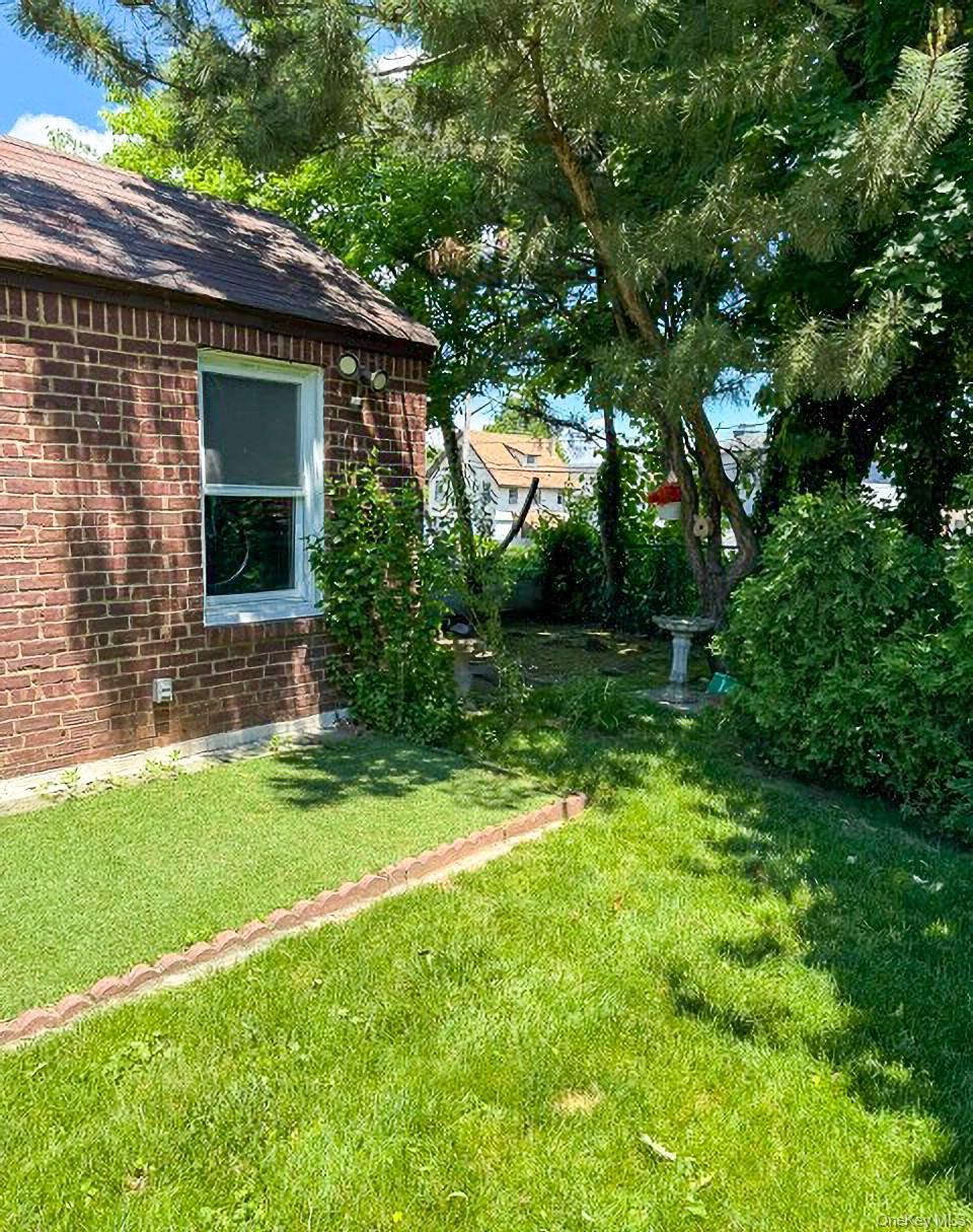 Single Family 146th Street Queens, NY 11357, MLS-1010049-12