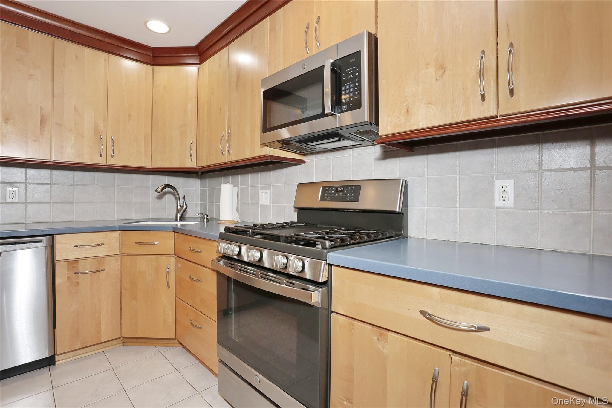 Single Family Schweizer Lane Rockland County, NY 10954, MLS-1010071-14