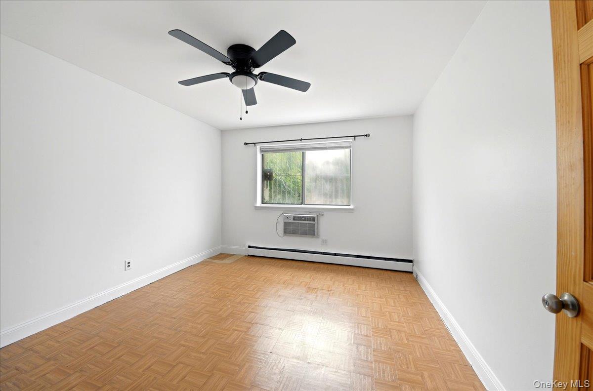 Apartment Edson Avenue Bronx, NY 10469, MLS-1010090-8