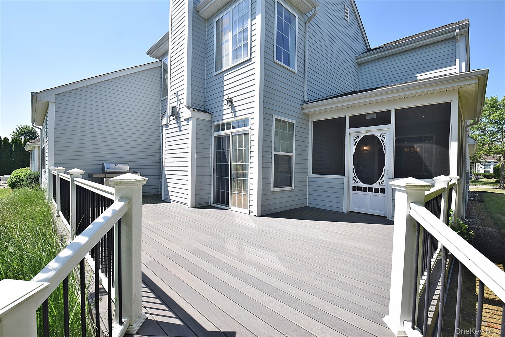 Single Family Foxglove Row  Suffolk County, NY 11901, MLS-1010096-30