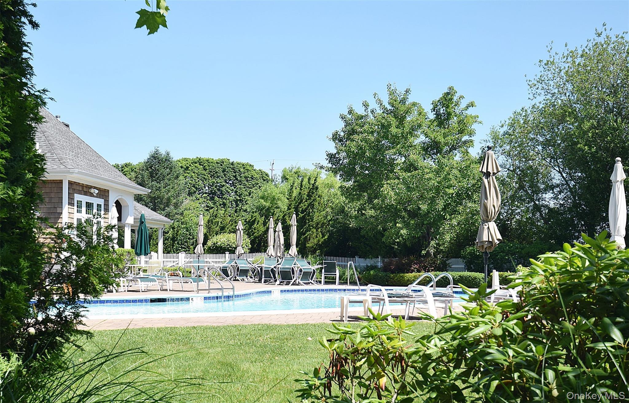 Single Family Foxglove Row  Suffolk County, NY 11901, MLS-1010096-38