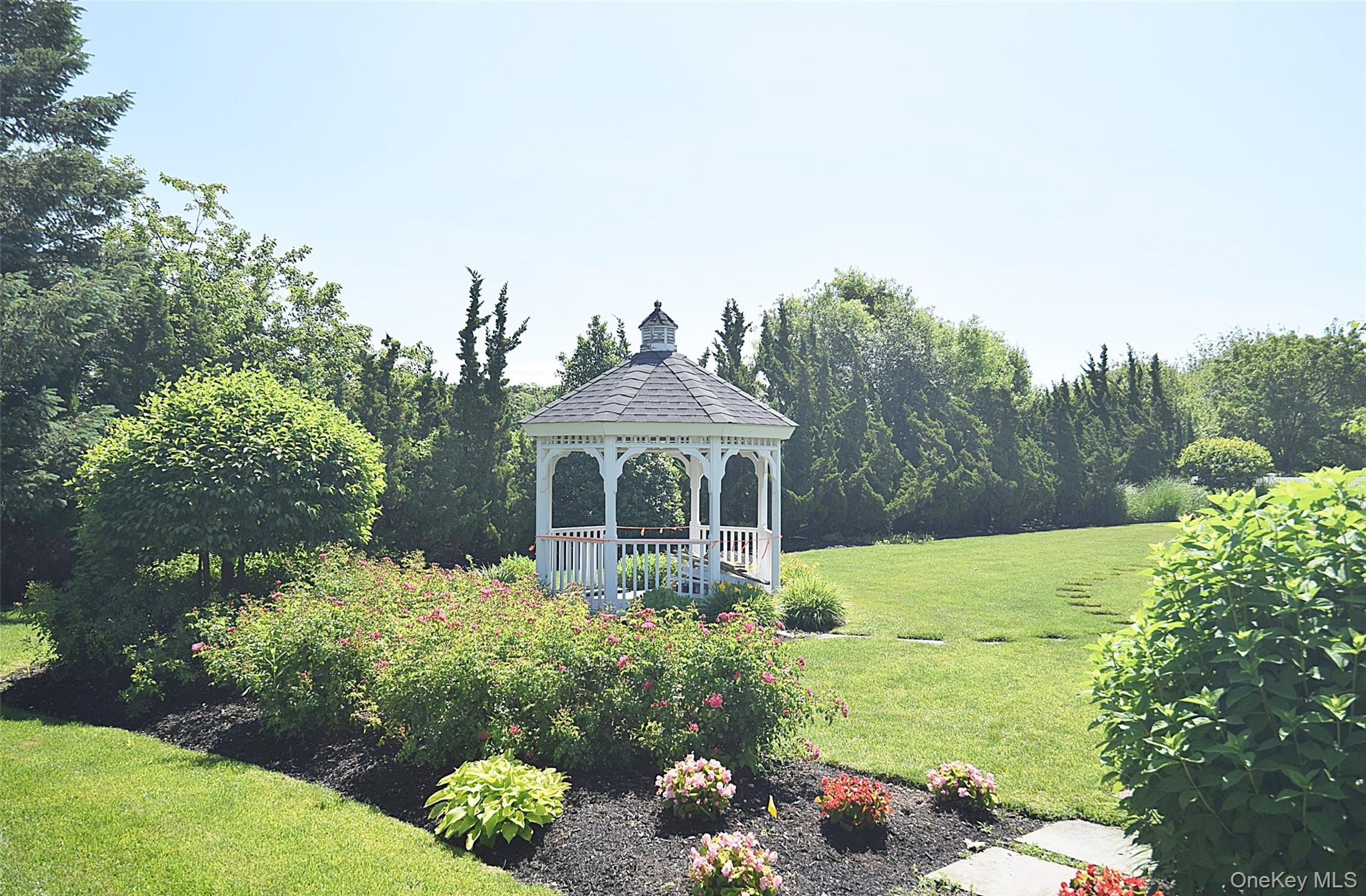 Single Family Foxglove Row  Suffolk County, NY 11901, MLS-1010096-41