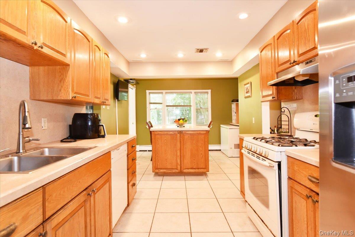 Single Family Chatham Road  Suffolk County, NY 11725, MLS-1010112-15