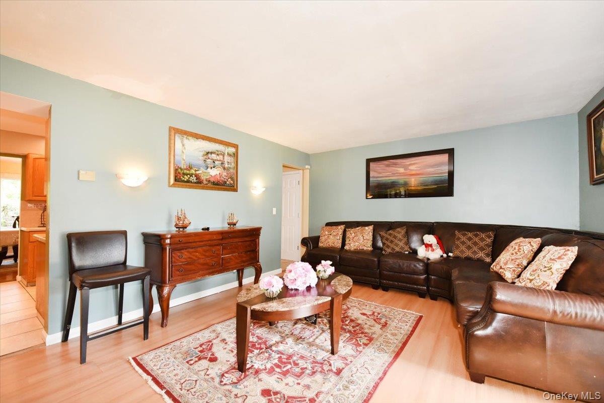Single Family Chatham Road  Suffolk County, NY 11725, MLS-1010112-17