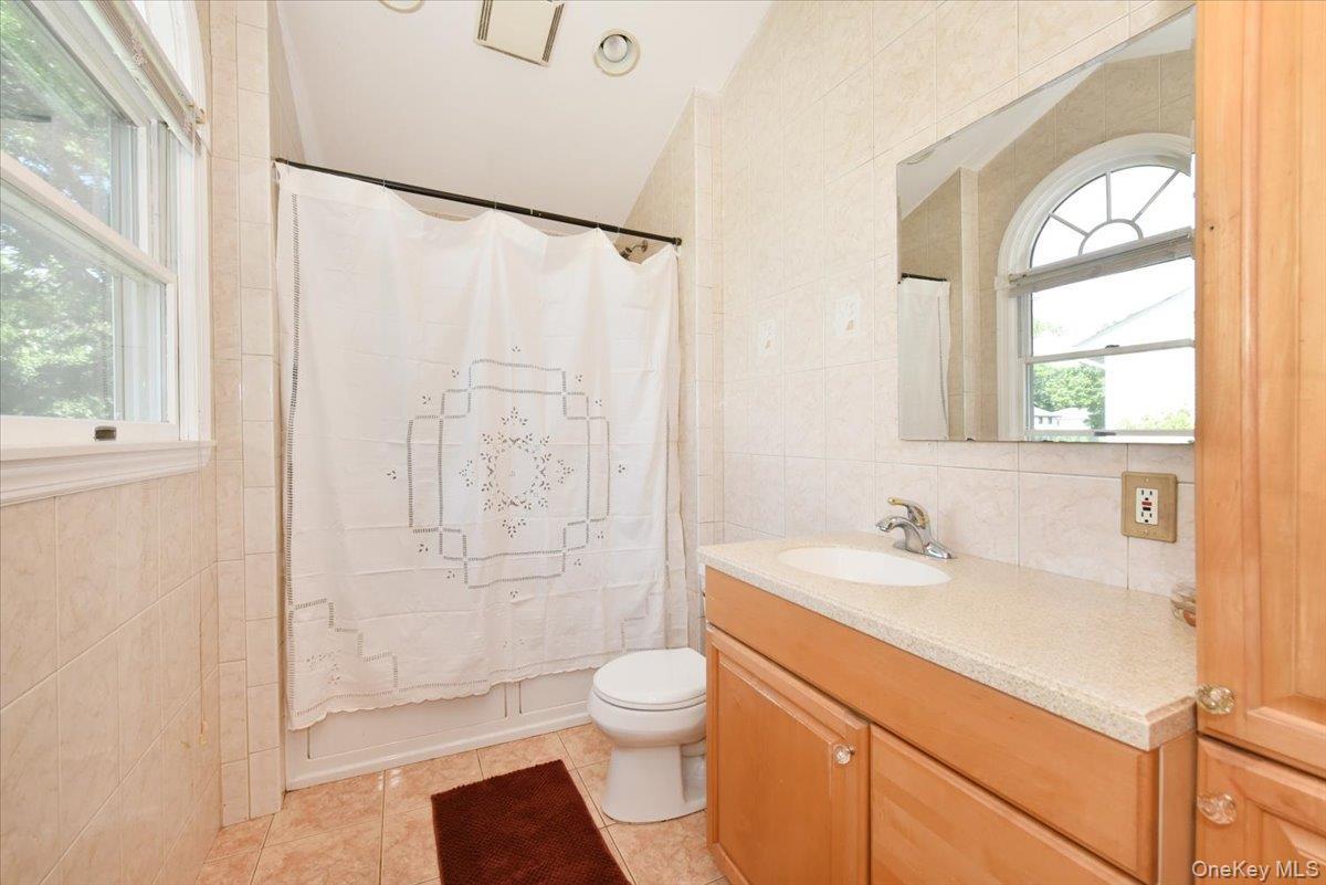 Single Family Chatham Road  Suffolk County, NY 11725, MLS-1010112-23