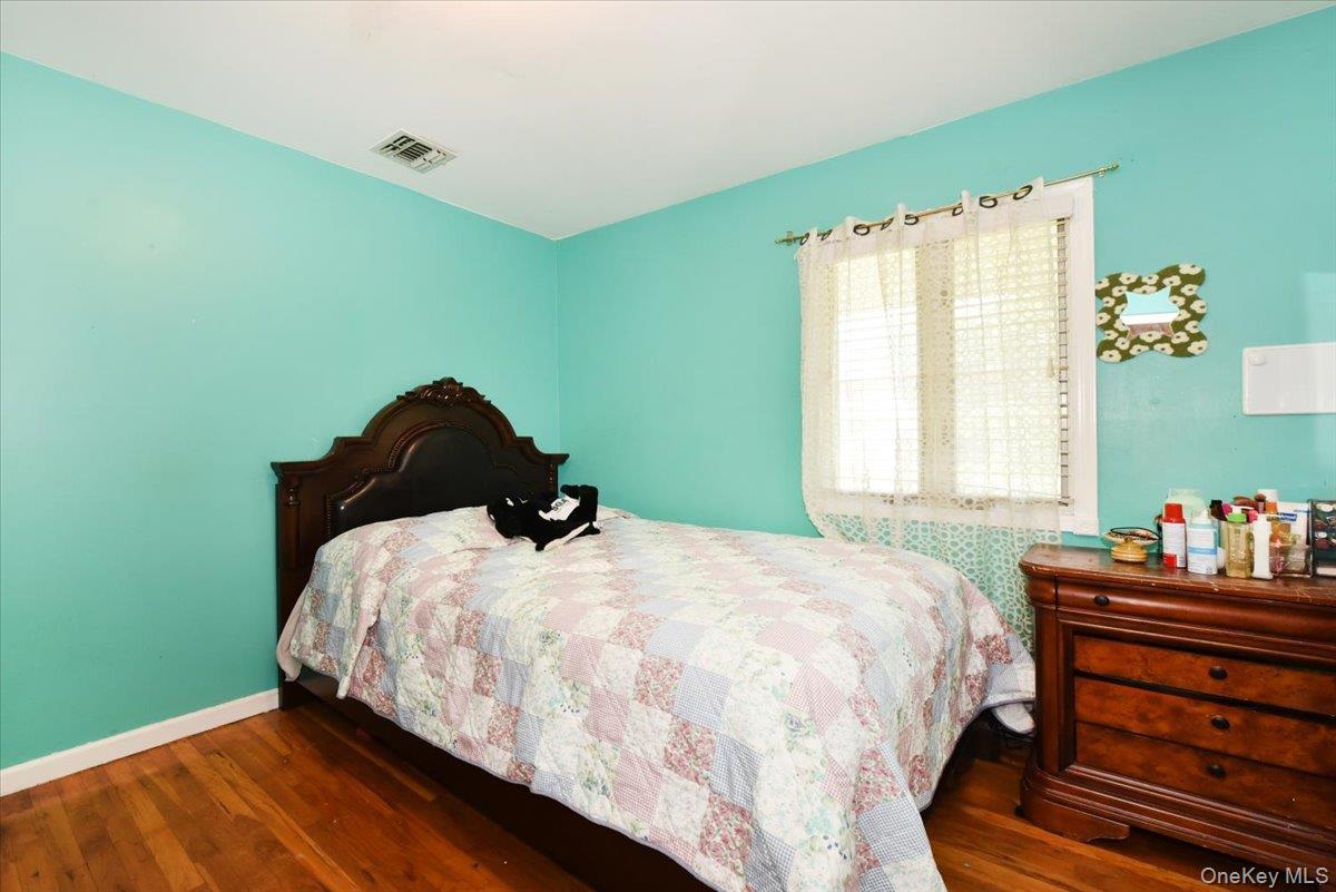 Single Family Chatham Road  Suffolk County, NY 11725, MLS-1010112-25
