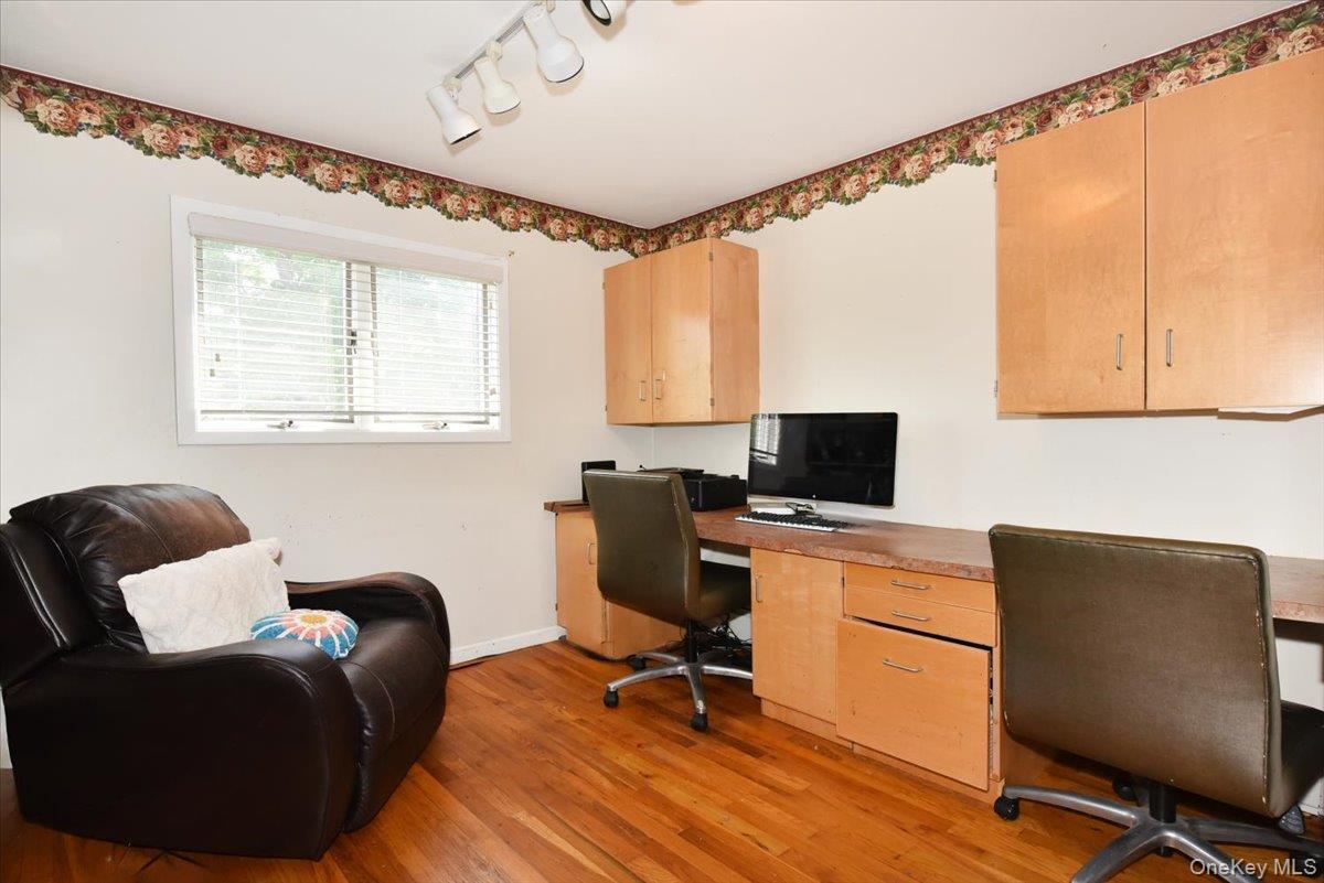 Single Family Chatham Road  Suffolk County, NY 11725, MLS-1010112-27