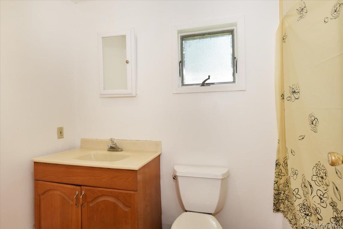 Single Family Chatham Road  Suffolk County, NY 11725, MLS-1010112-32