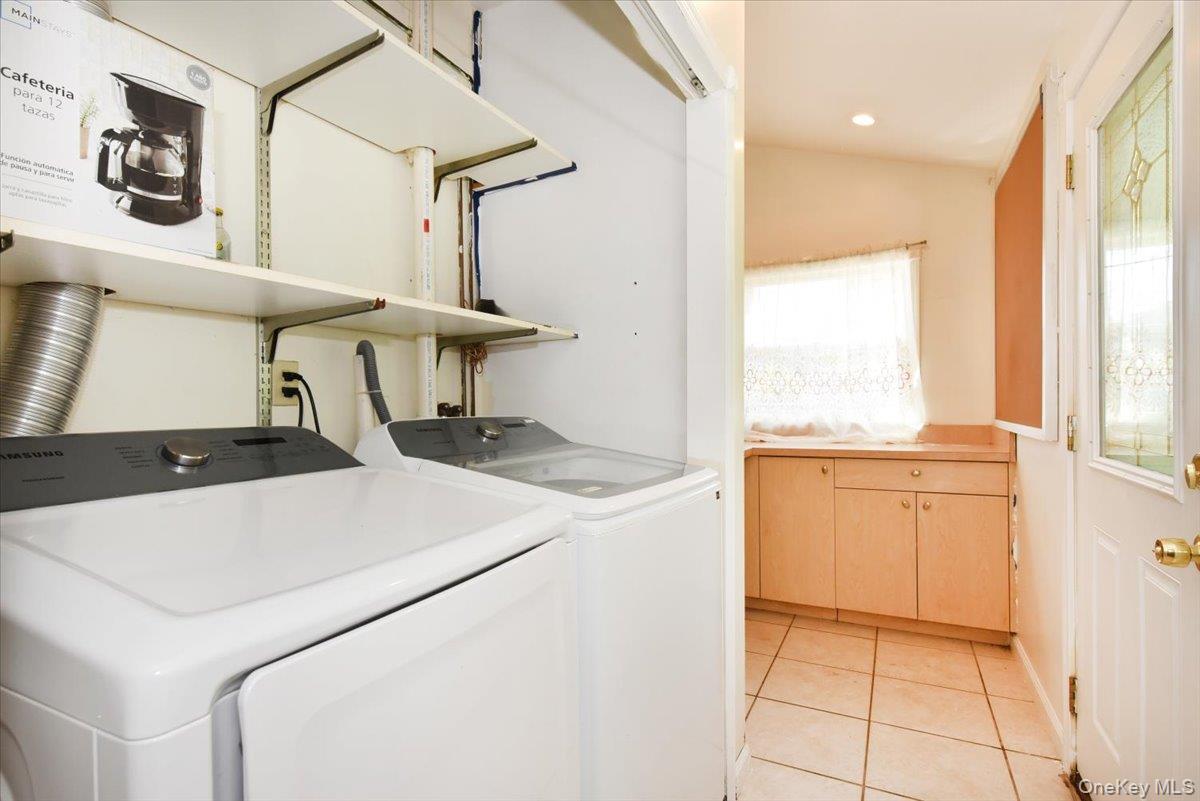 Single Family Chatham Road  Suffolk County, NY 11725, MLS-1010112-33