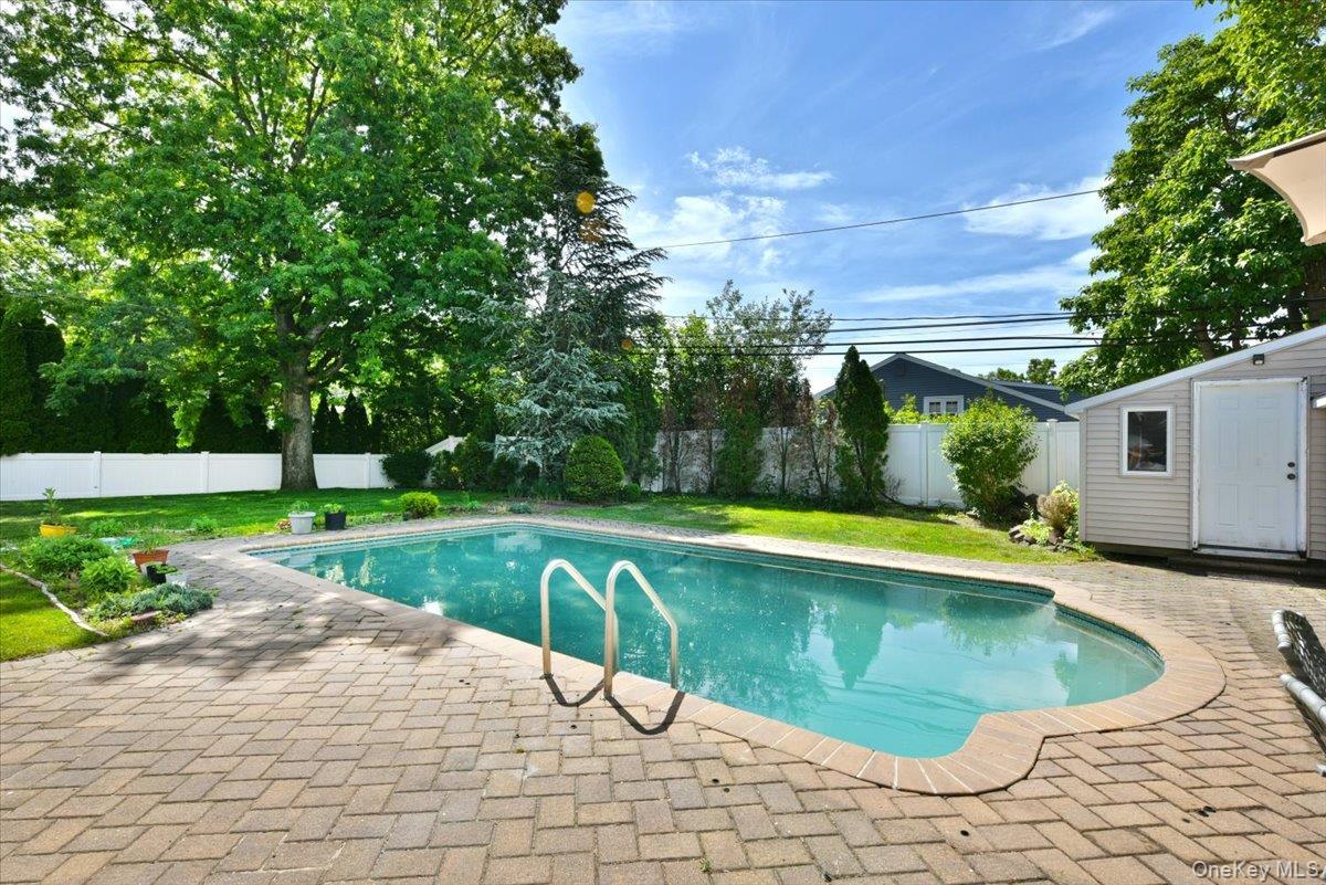 Single Family Chatham Road  Suffolk County, NY 11725, MLS-1010112-37