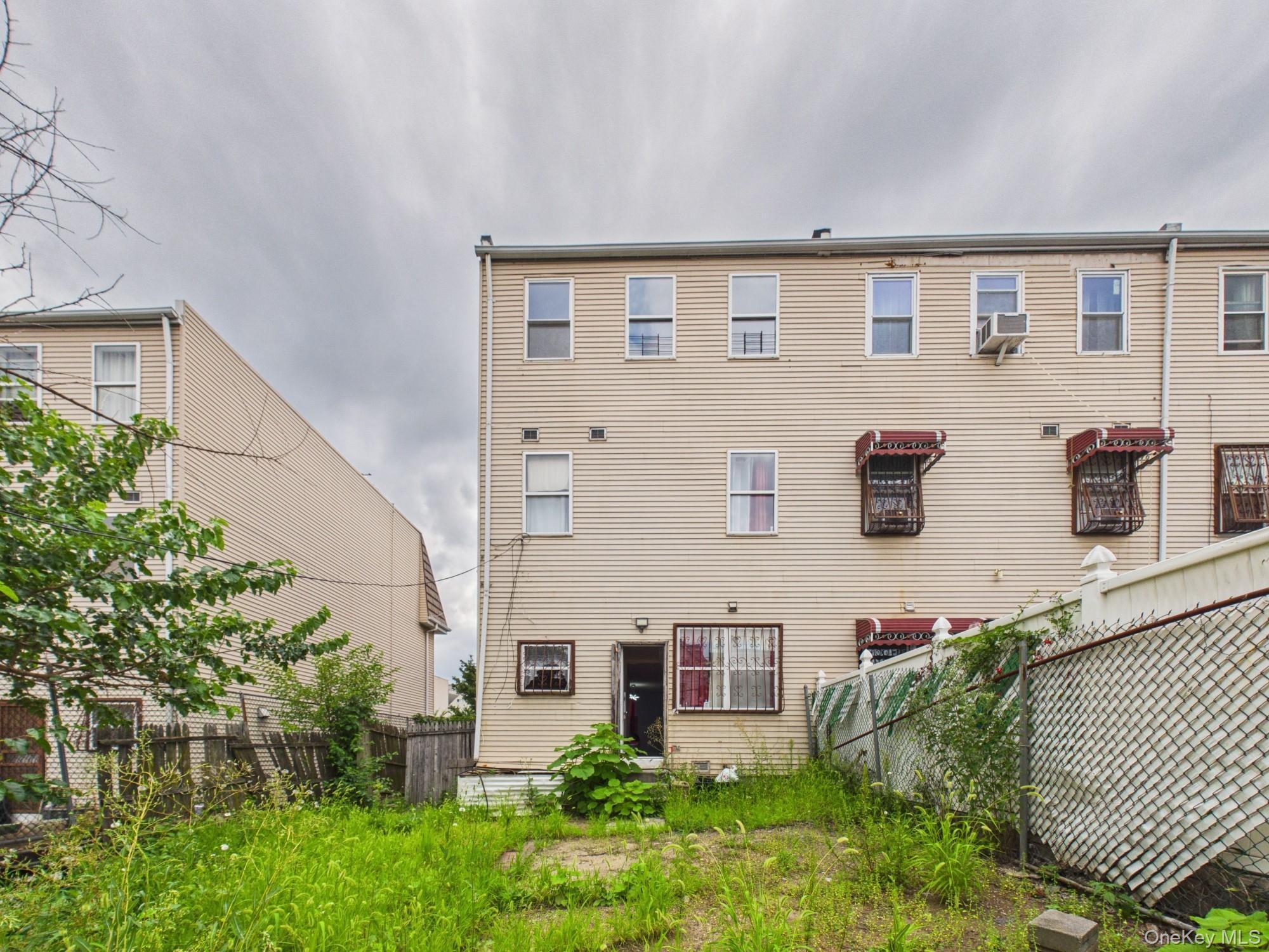 Single Family Vyse Avenue Bronx, NY 10459, MLS-1010129-25