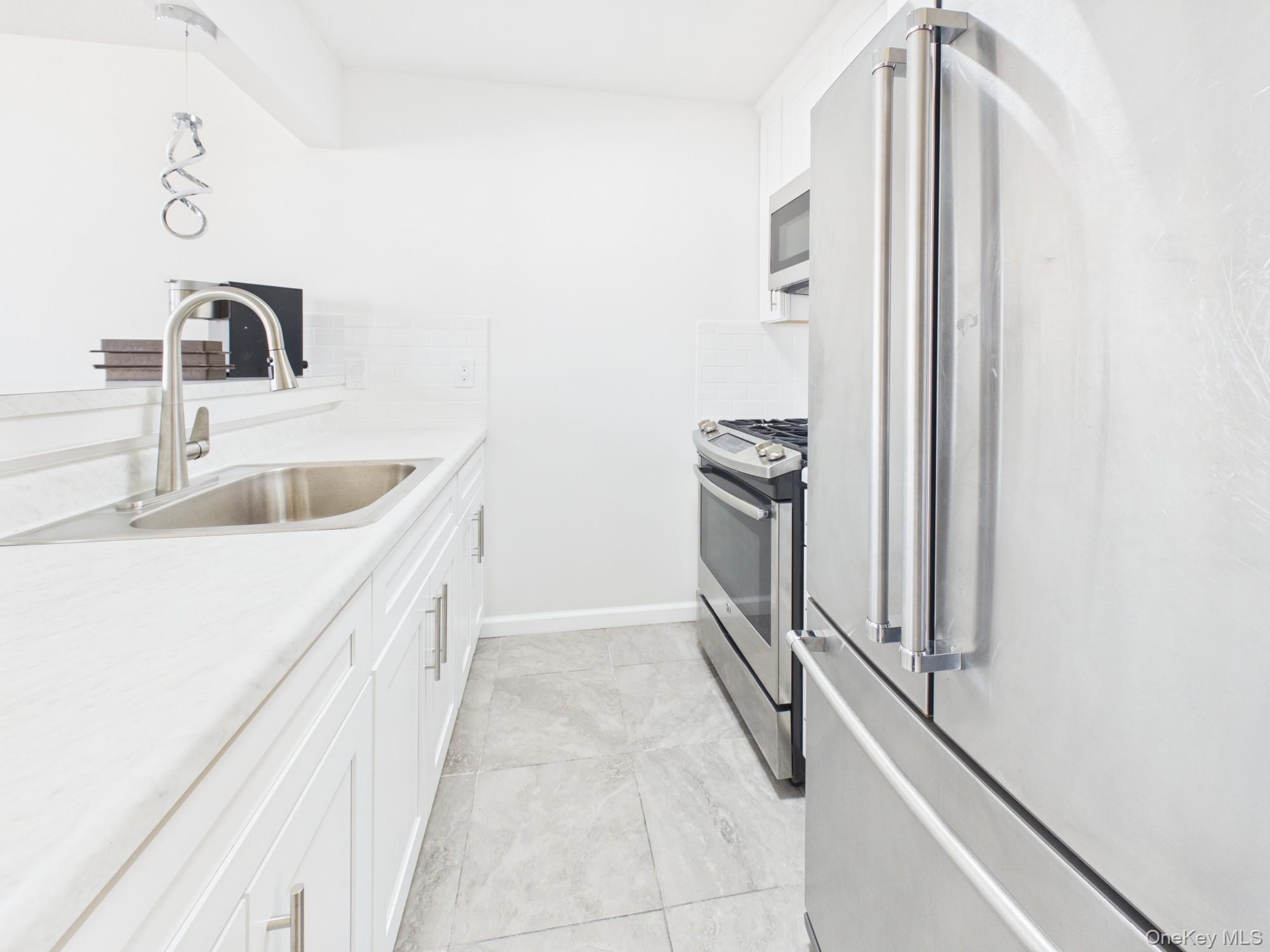 Single Family Vyse Avenue Bronx, NY 10459, MLS-1010129-8