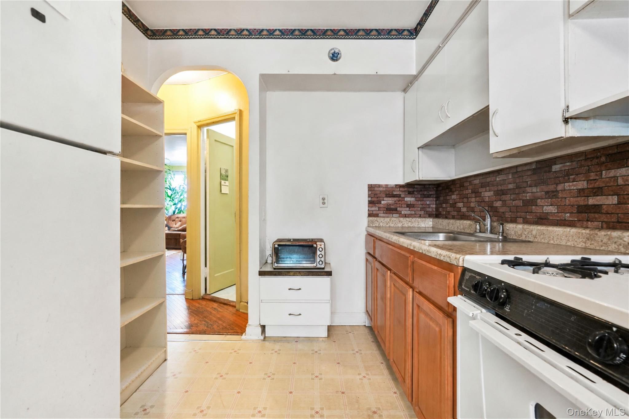Single Family Selfridge Street Queens, NY 11375, MLS-1010196-8