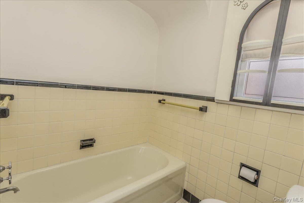 Single Family 83rd Queens, NY 11004, MLS-1010328-12