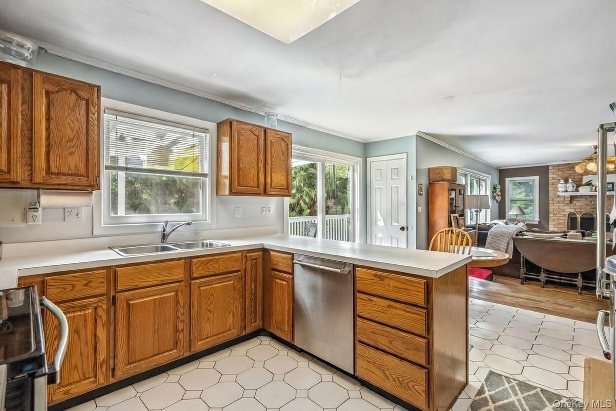 Single Family Cedar Avenue Nassau County, NY 11560, MLS-1010411-5