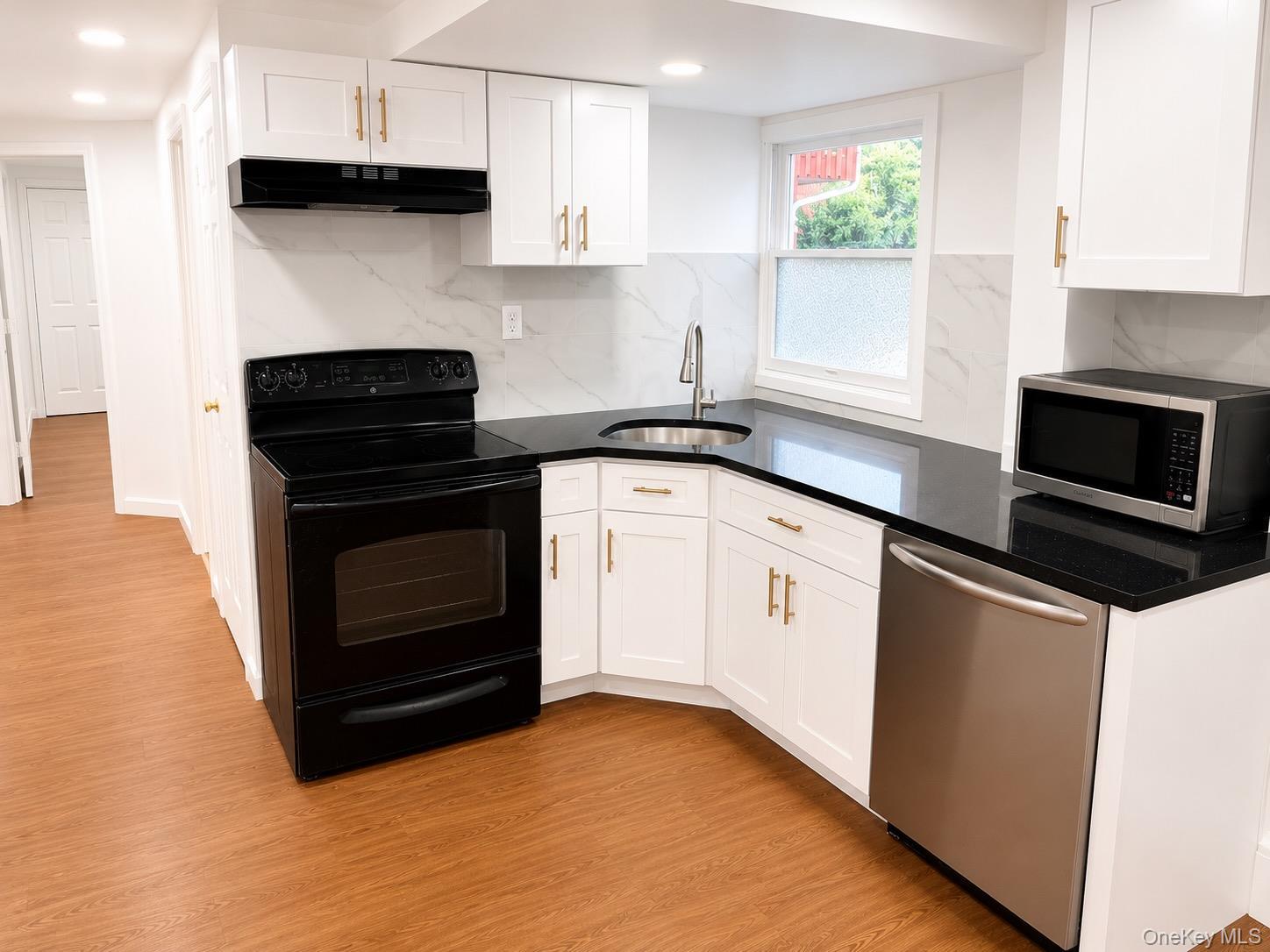 Single Family Wedgewood Drive Suffolk County, NY 11727, MLS-1010462-16