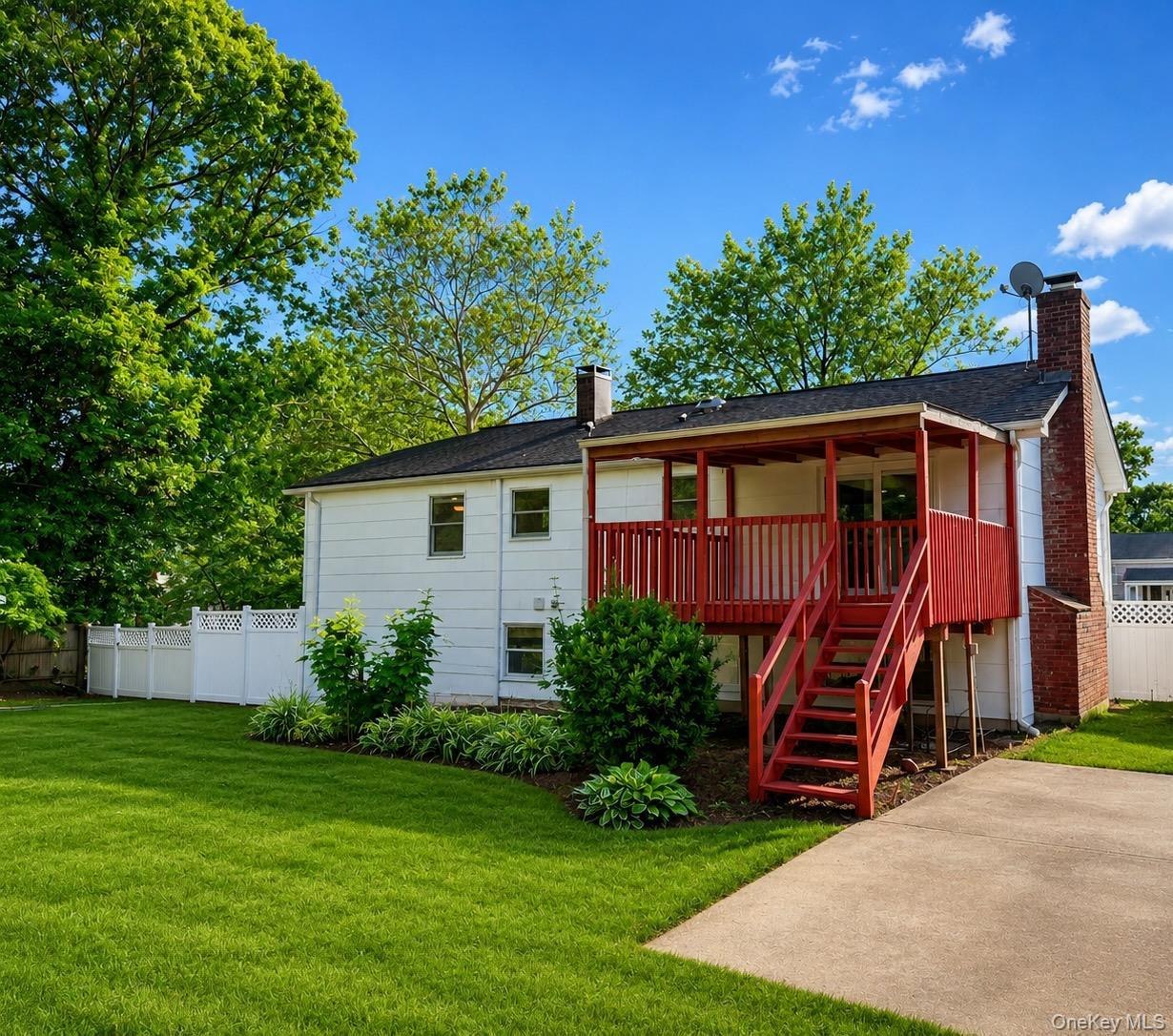 Single Family Wedgewood Drive Suffolk County, NY 11727, MLS-1010462-27