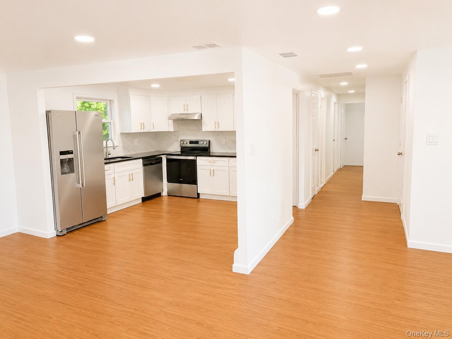 Single Family Wedgewood Drive Suffolk County, NY 11727, MLS-1010462-8