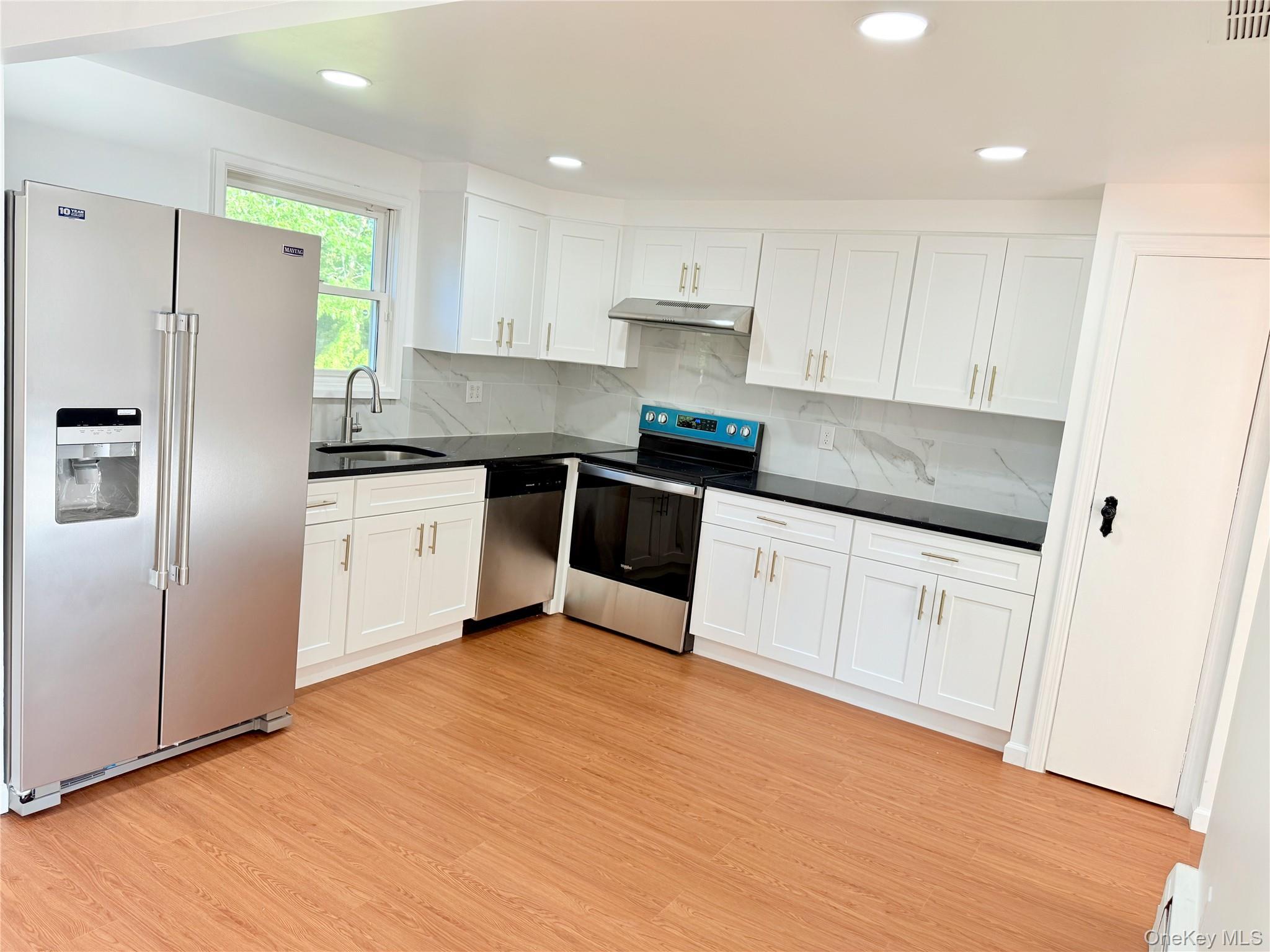 Single Family Wedgewood Drive Suffolk County, NY 11727, MLS-1010462-9