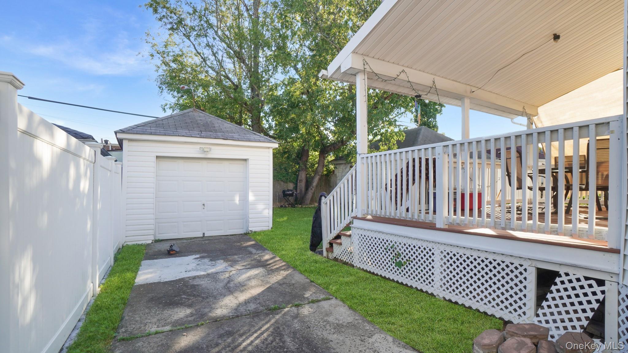 Single Family 218th Queens, NY 11427, MLS-1010499-17