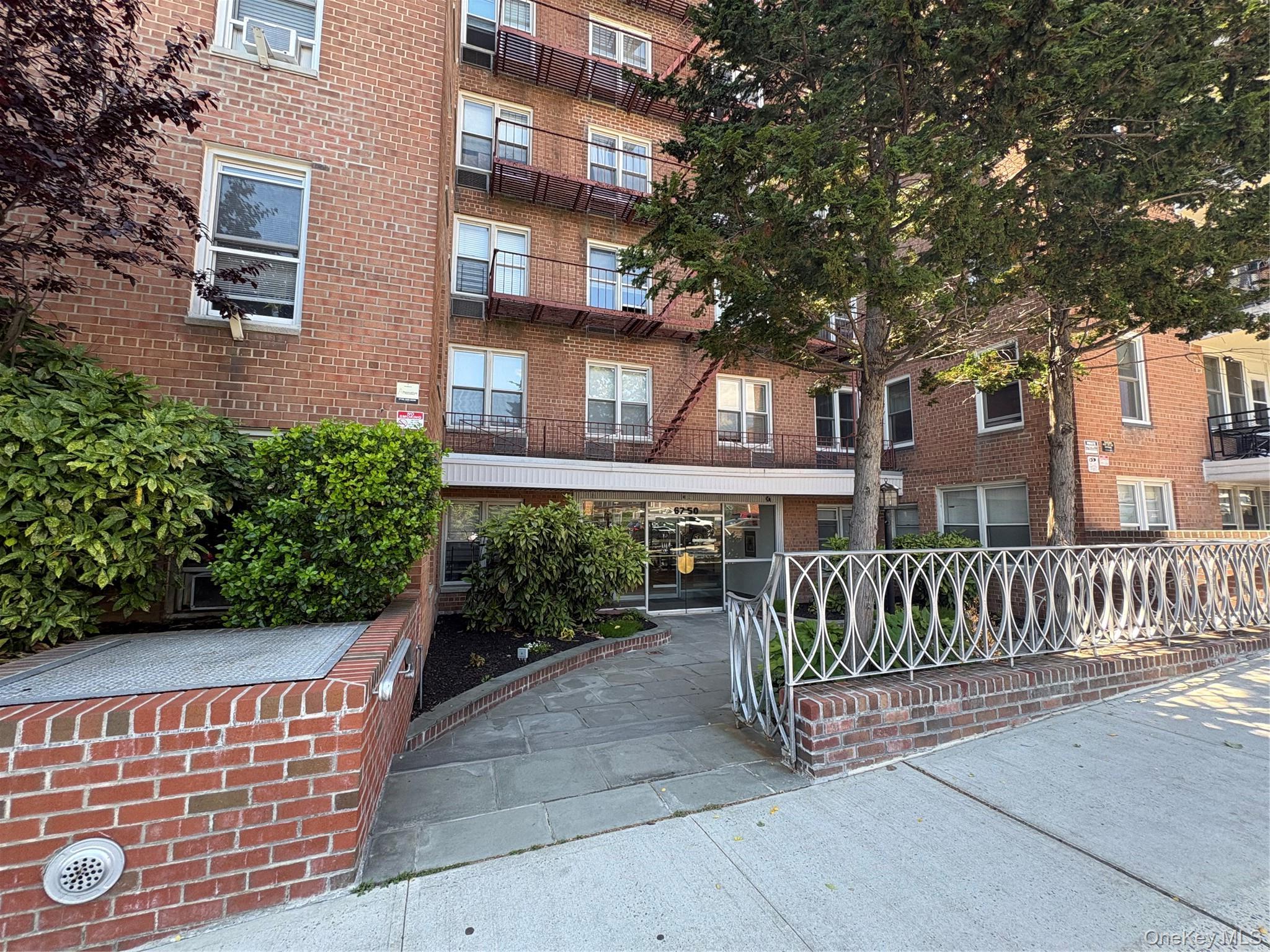Apartment Thornton Pl Queens, NY 11375, MLS-1010543-2