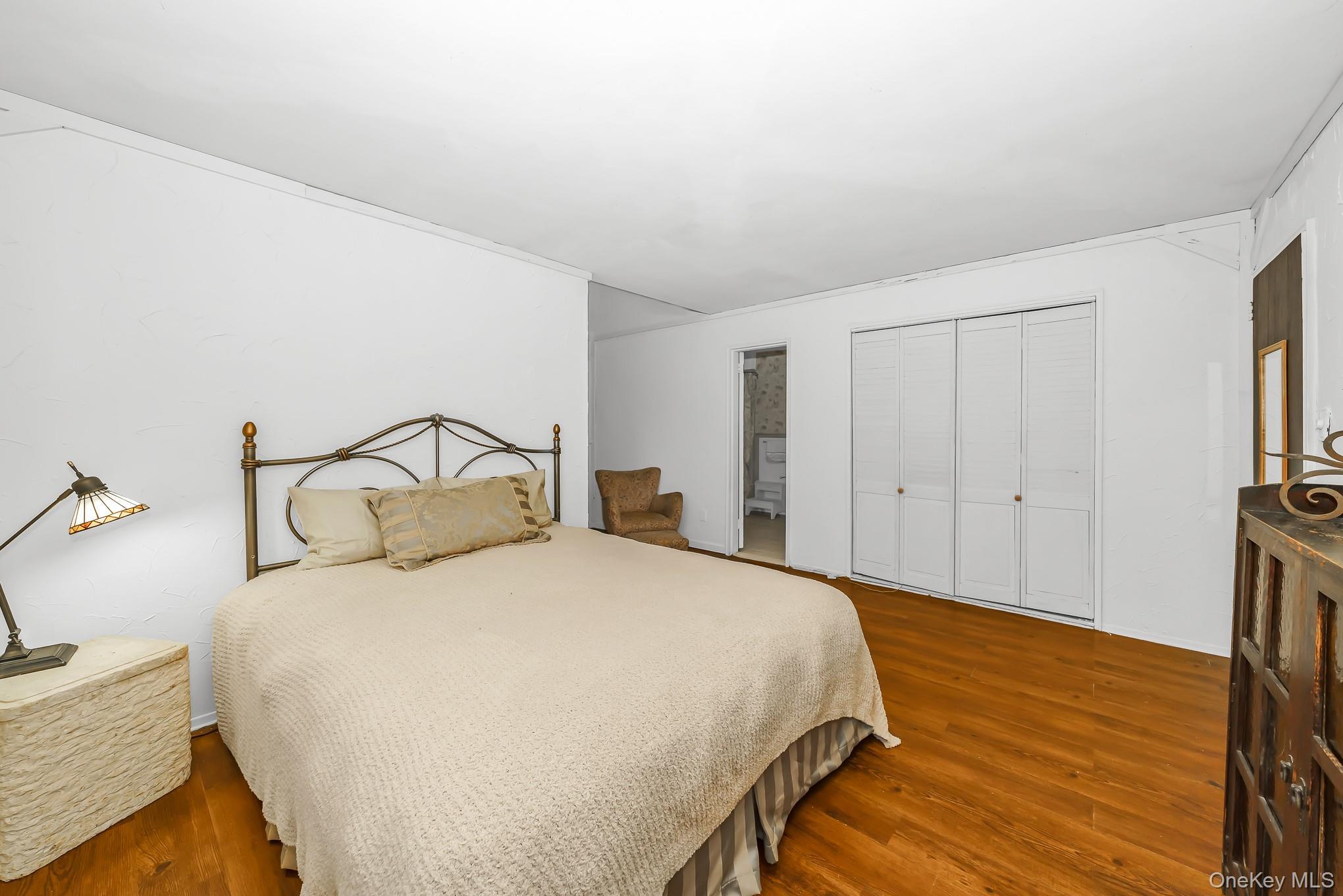 Single Family Rye Place Suffolk County, NY 11725, MLS-1010616-14