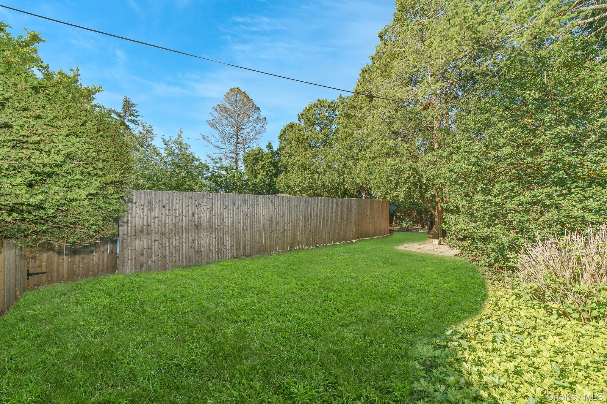 Single Family Rye Place Suffolk County, NY 11725, MLS-1010616-20
