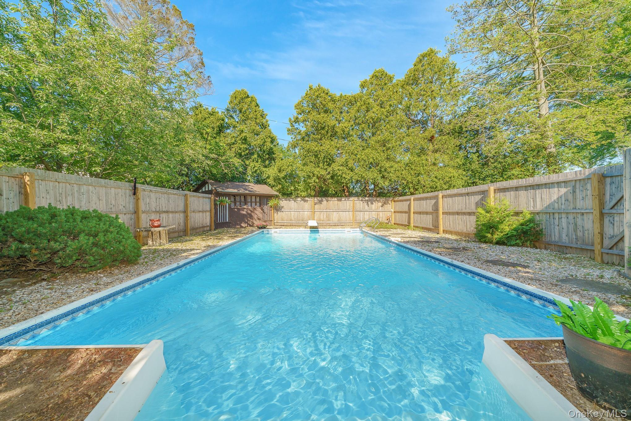 Single Family Rye Place Suffolk County, NY 11725, MLS-1010616-21