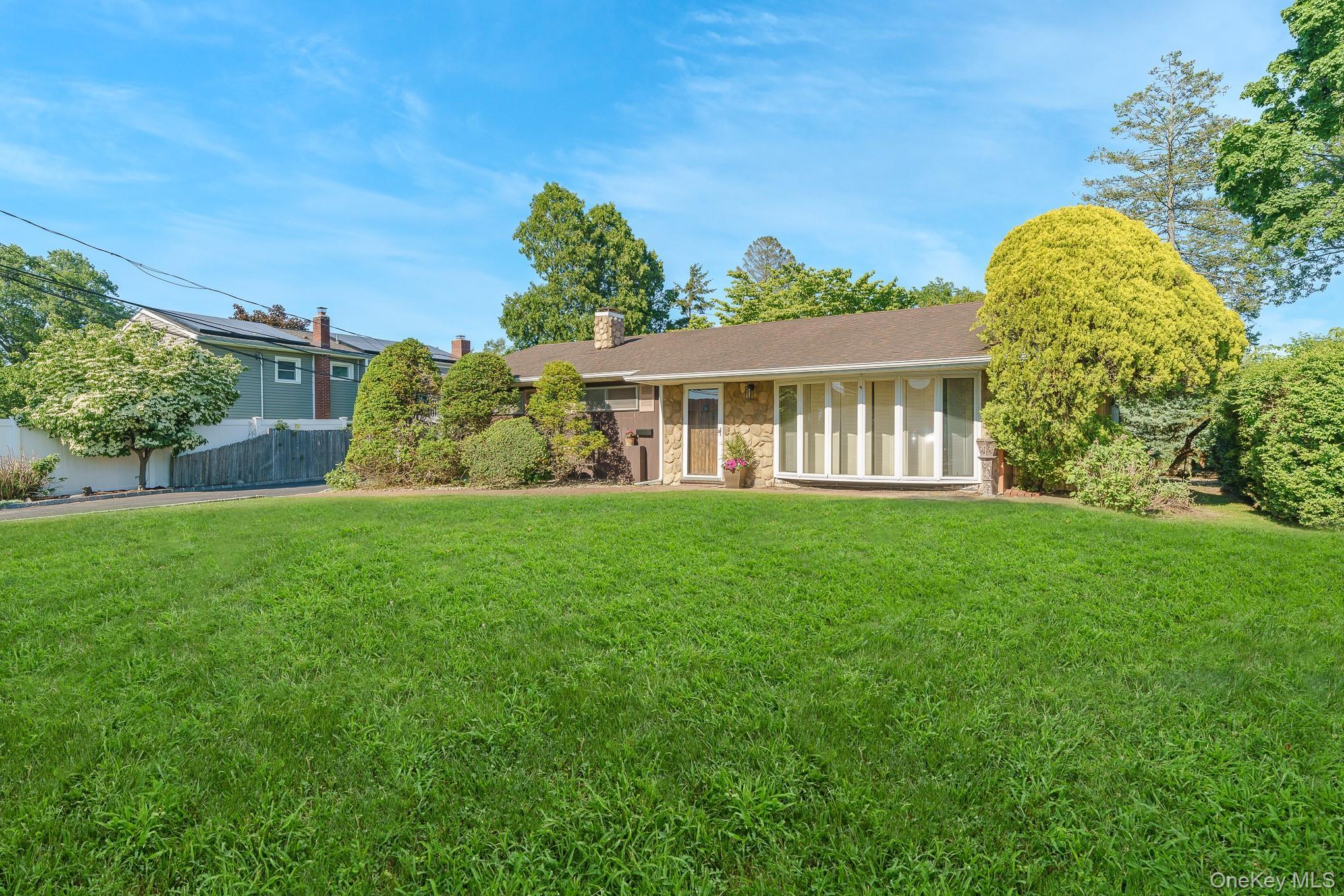 Single Family Rye Place  Suffolk County, NY 11725, MLS-1010616-25