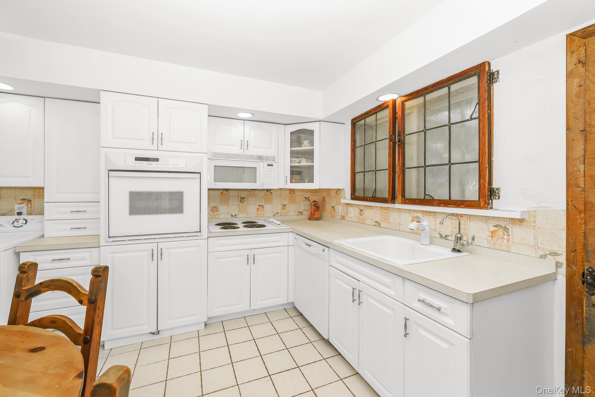 Single Family Rye Place Suffolk County, NY 11725, MLS-1010616-3