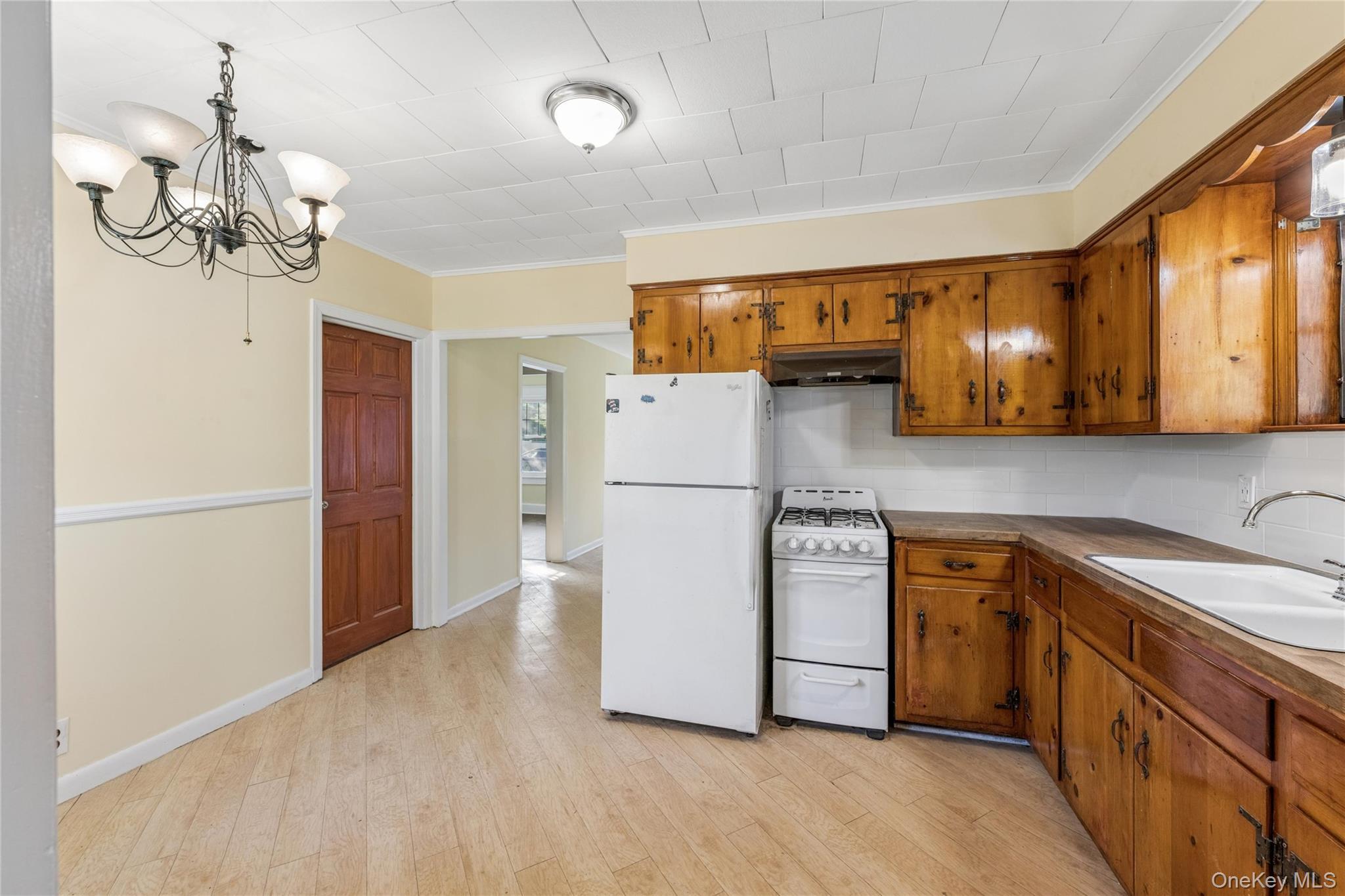 Single Family Lakeview Court  Suffolk County, NY 11779, MLS-1010620-10