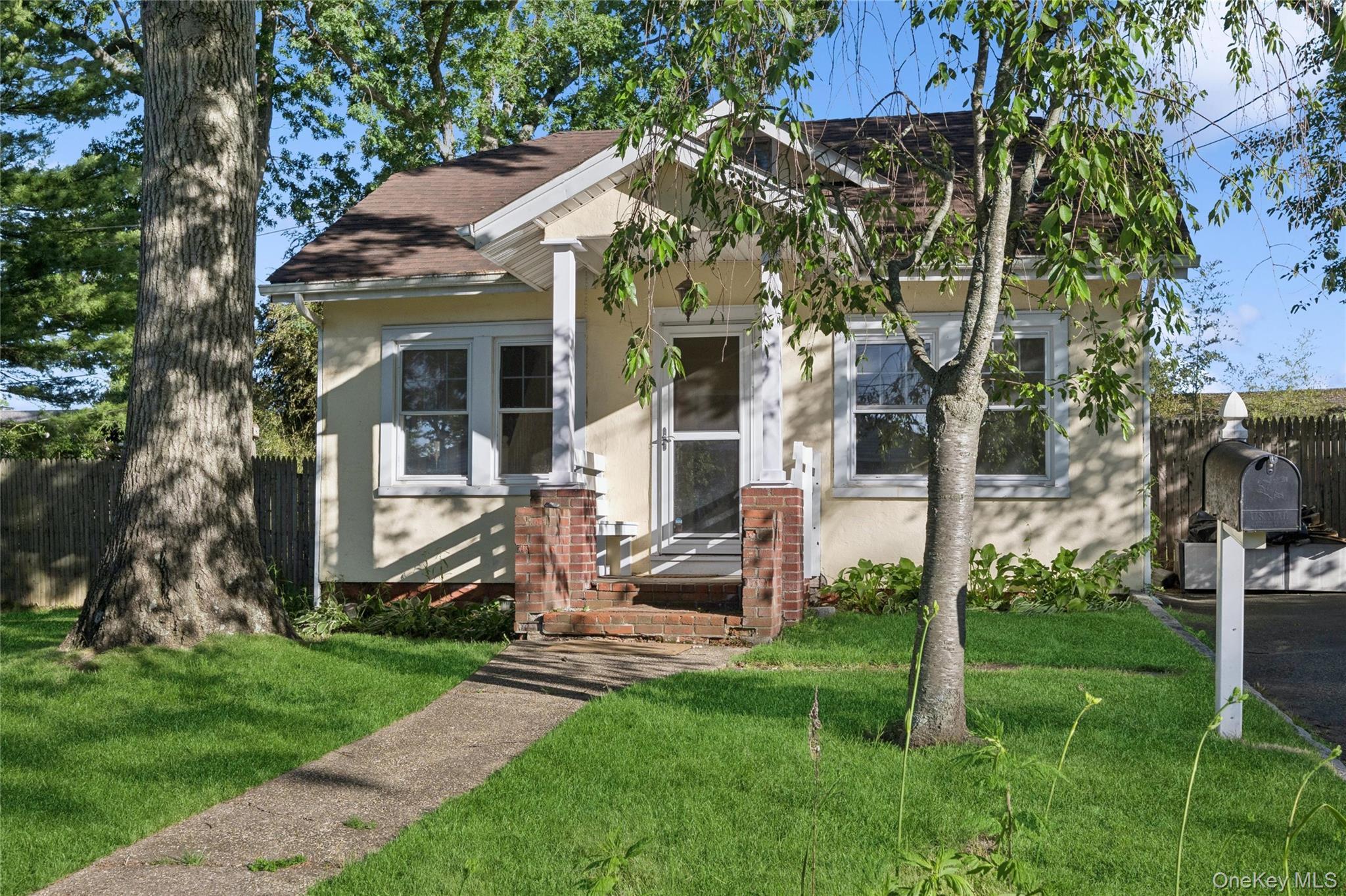 Single Family Lakeview Court  Suffolk County, NY 11779, MLS-1010620-2