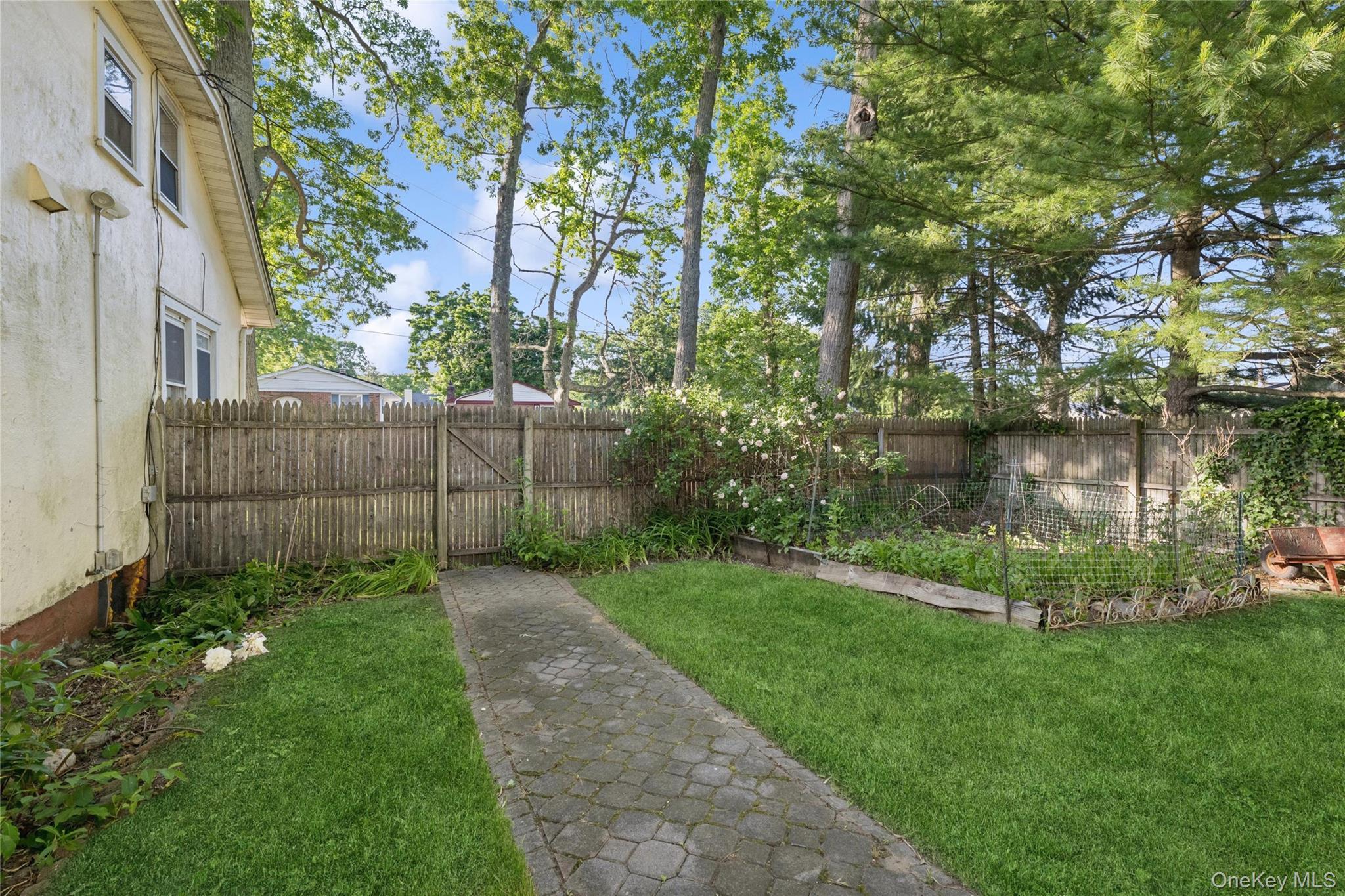 Single Family Lakeview Court  Suffolk County, NY 11779, MLS-1010620-23