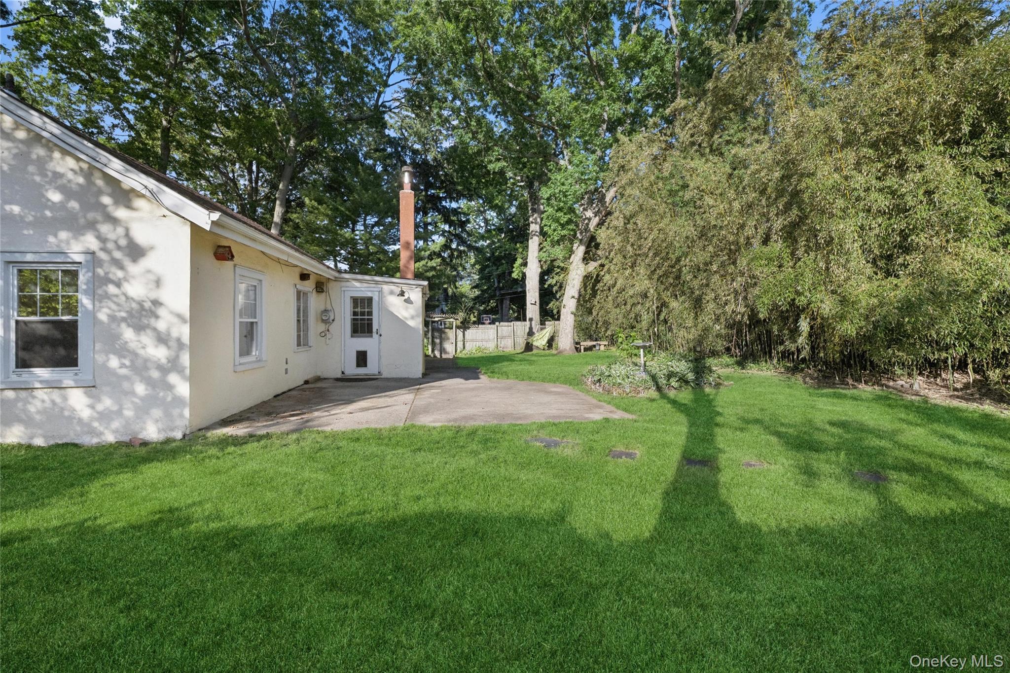 Single Family Lakeview Court  Suffolk County, NY 11779, MLS-1010620-25